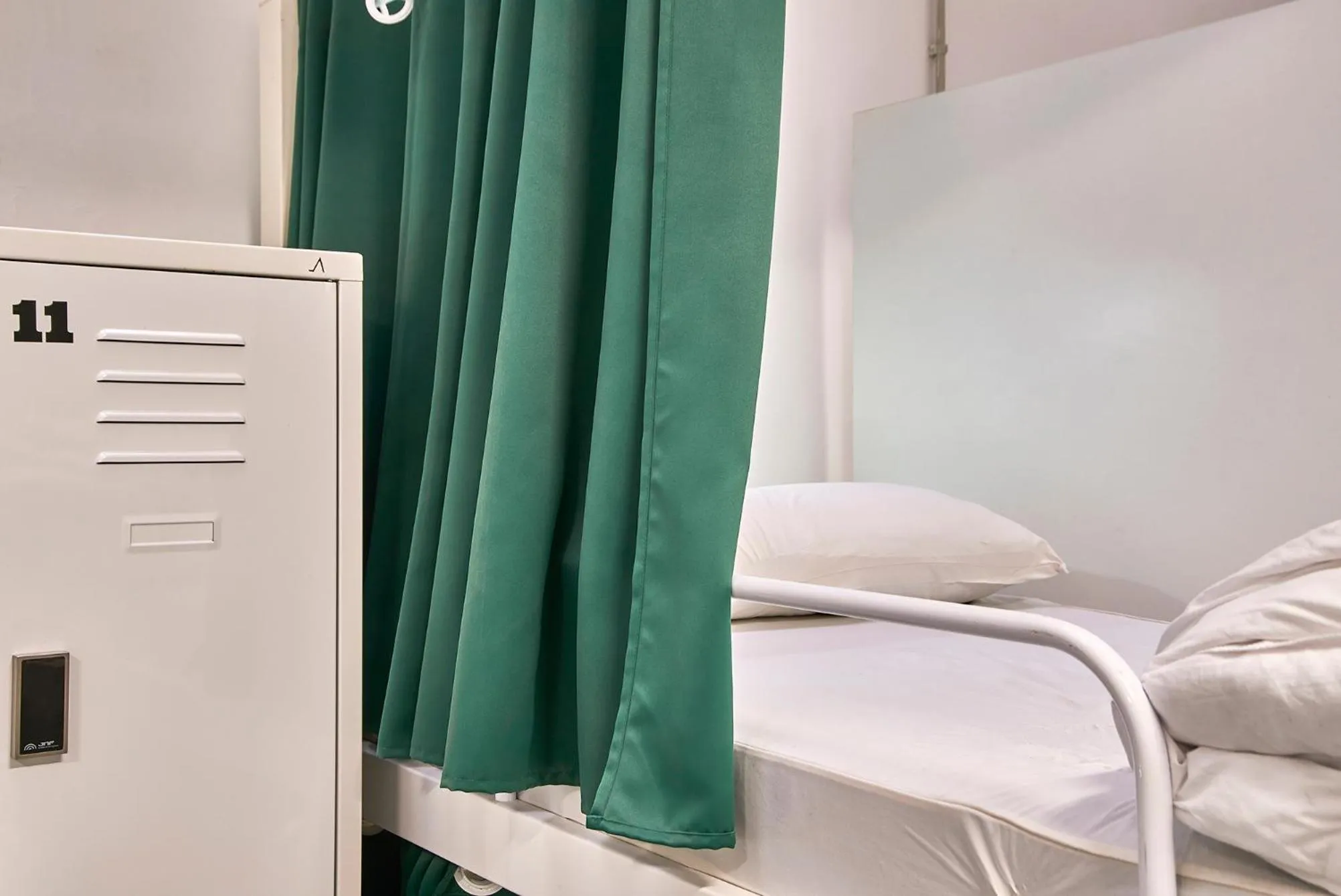Decorative detail, Bed in Hola Hostal Collblanc