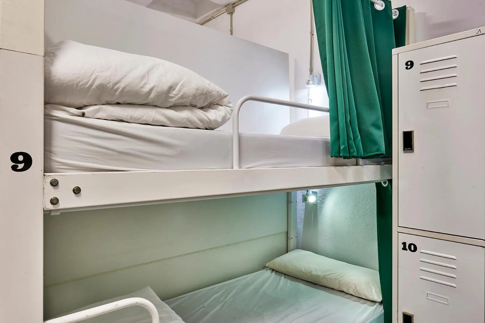 bunk bed, Bed in Hola Hostal Collblanc