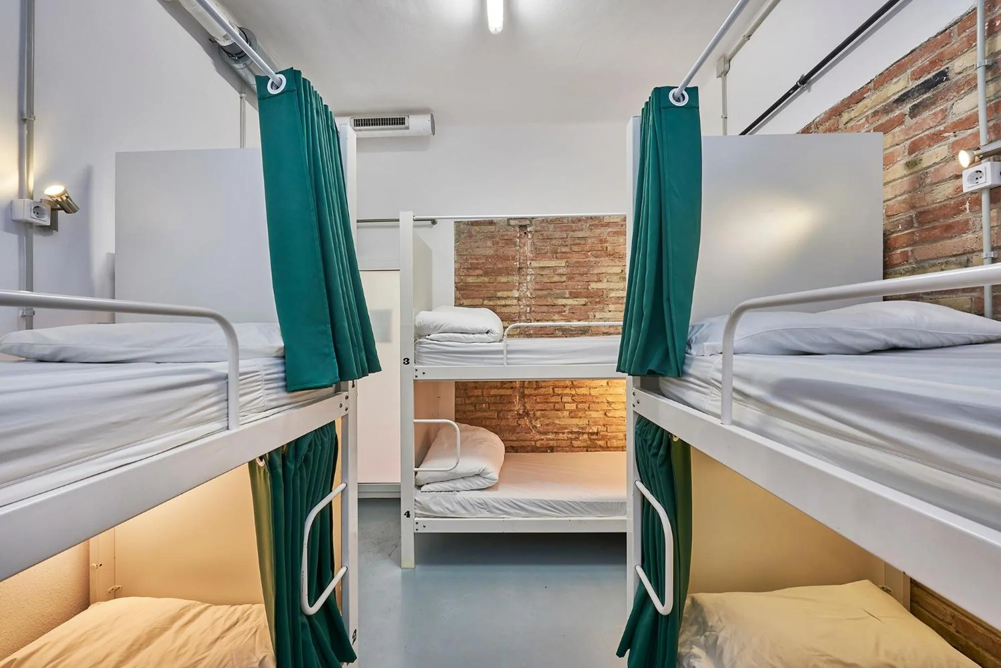 bunk bed, Bed in Hola Hostal Collblanc