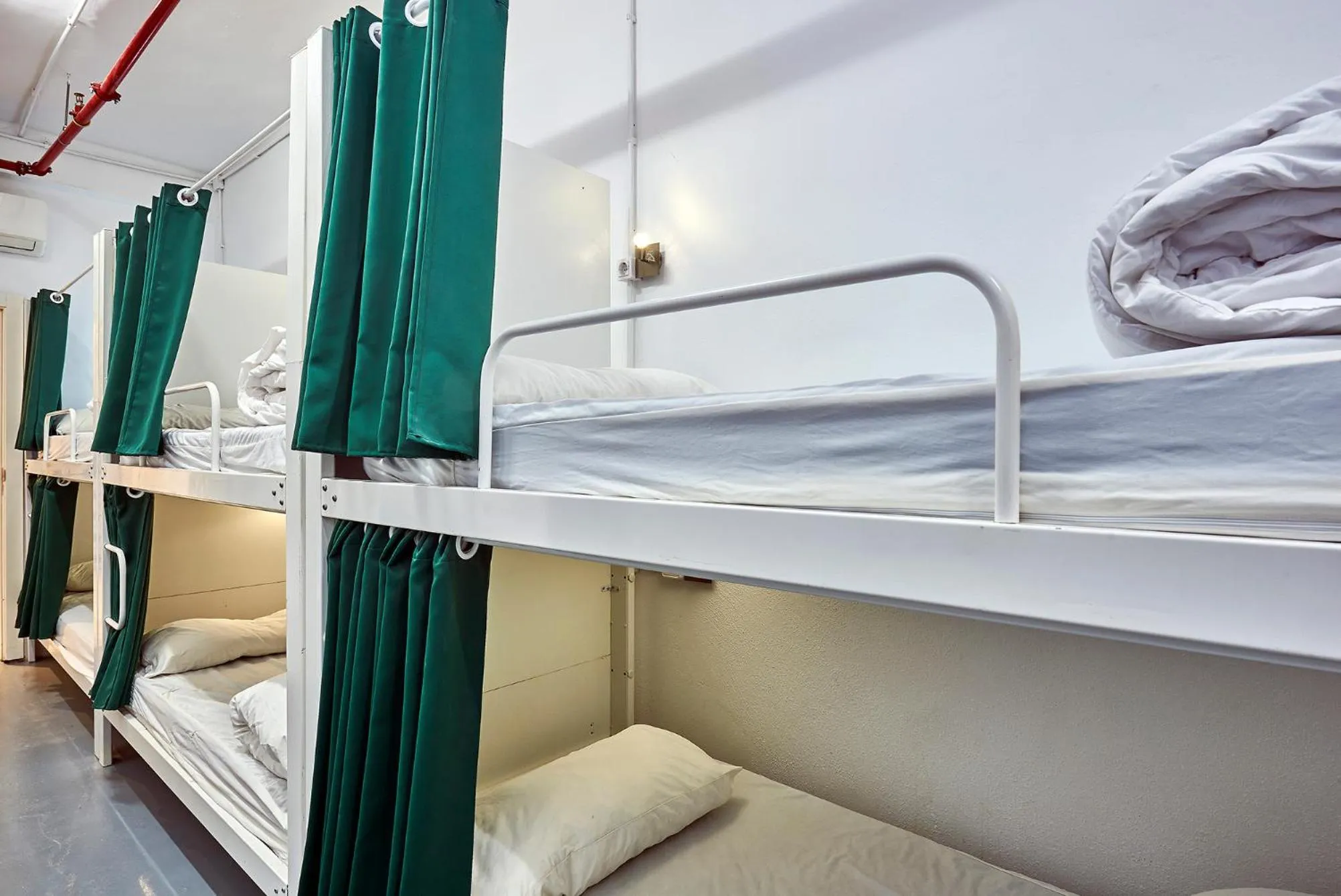 Decorative detail, Bed in Hola Hostal Collblanc