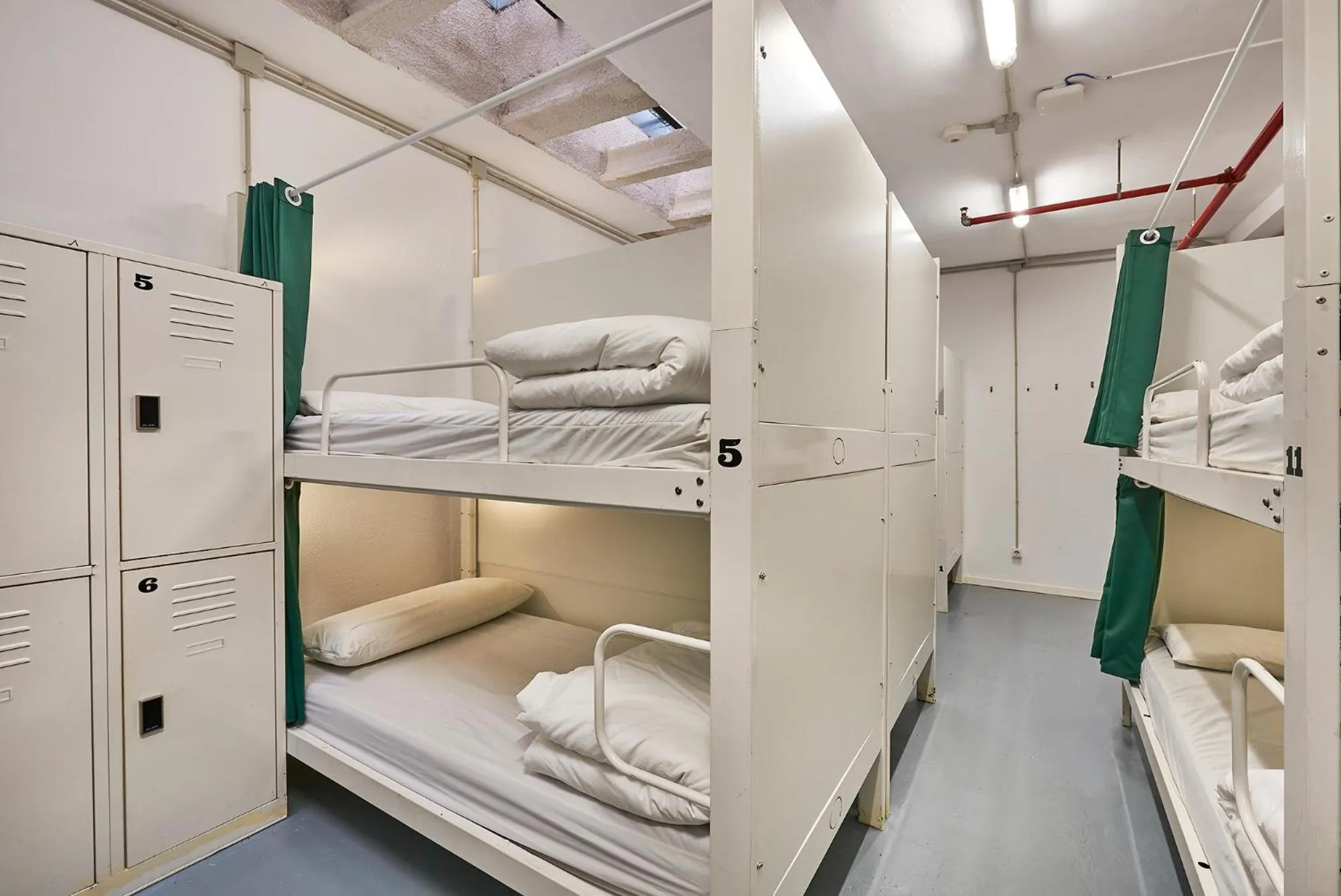 bunk bed, Bed in Hola Hostal Collblanc