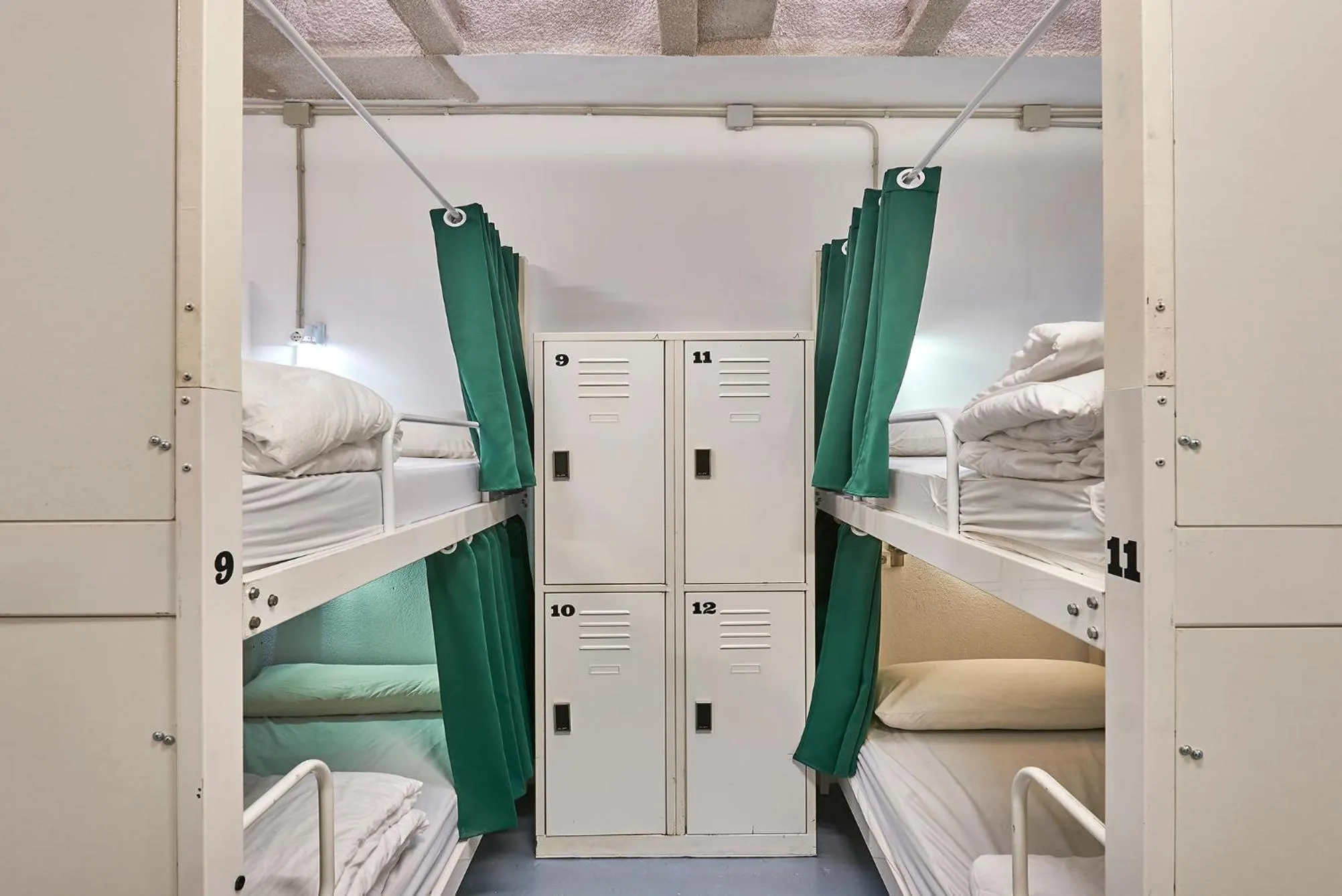 bunk bed, Bed in Hola Hostal Collblanc