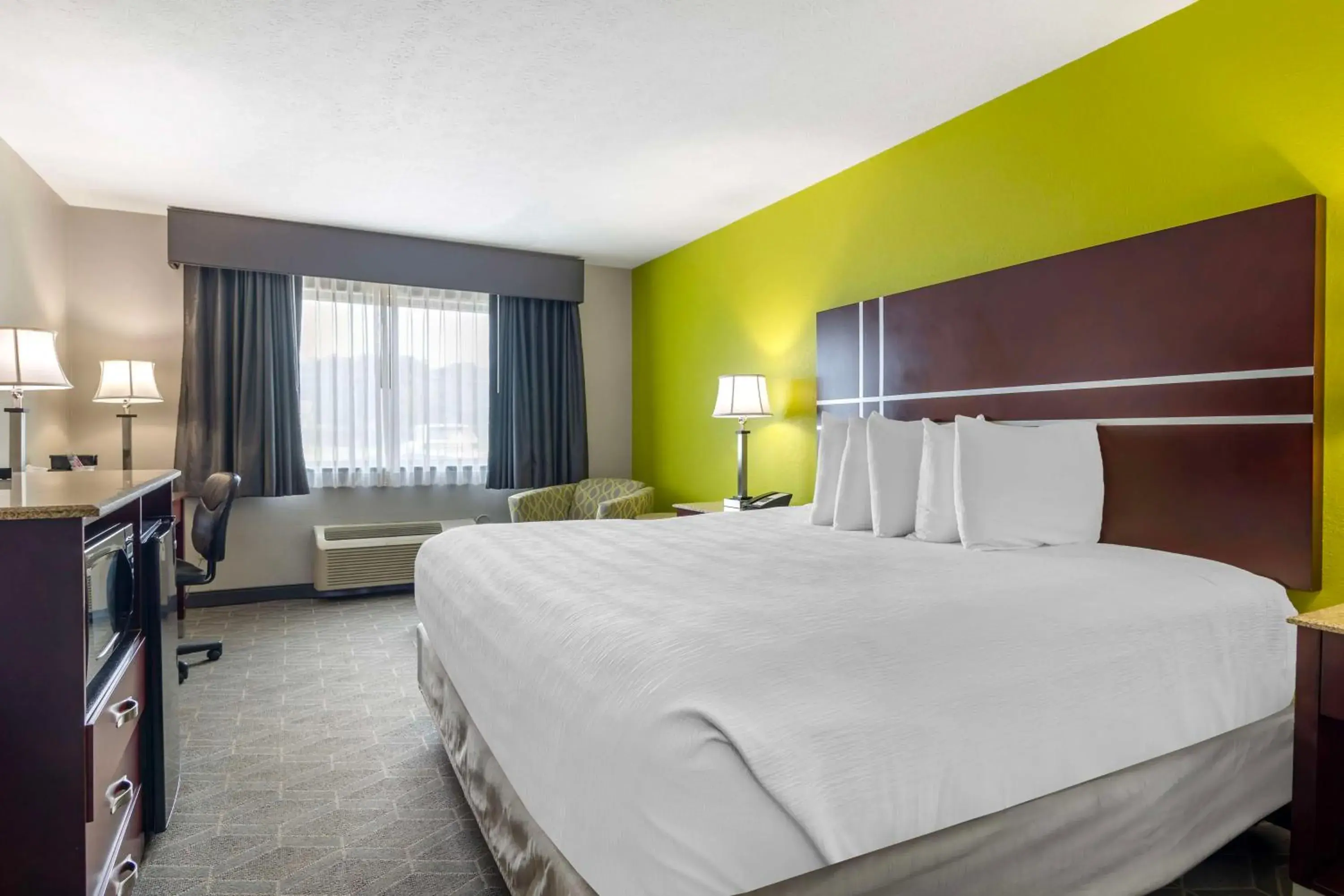 King Room - Disability Access in Best Western Auburn/Opelika Inn King Room - Disability Access in Best Western Auburn/Opelika Inn