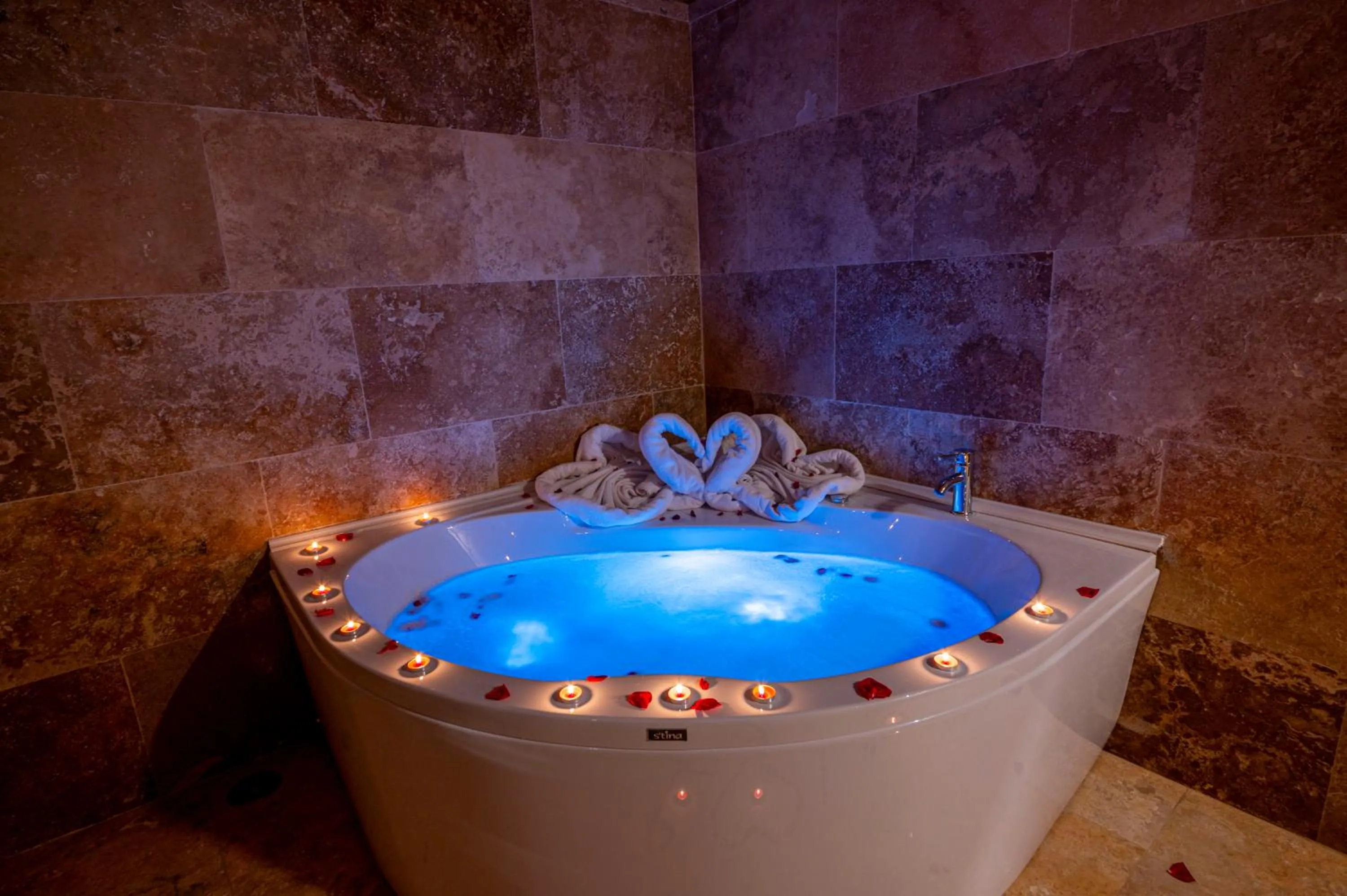 Hot Tub in Asyada Suites Hotel