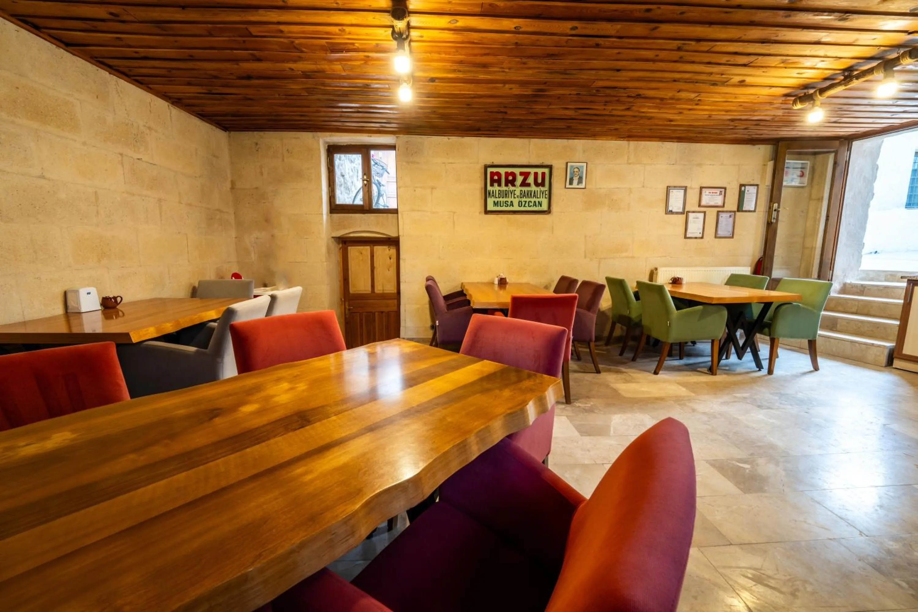 Restaurant/places to eat in Asyada Suites Hotel