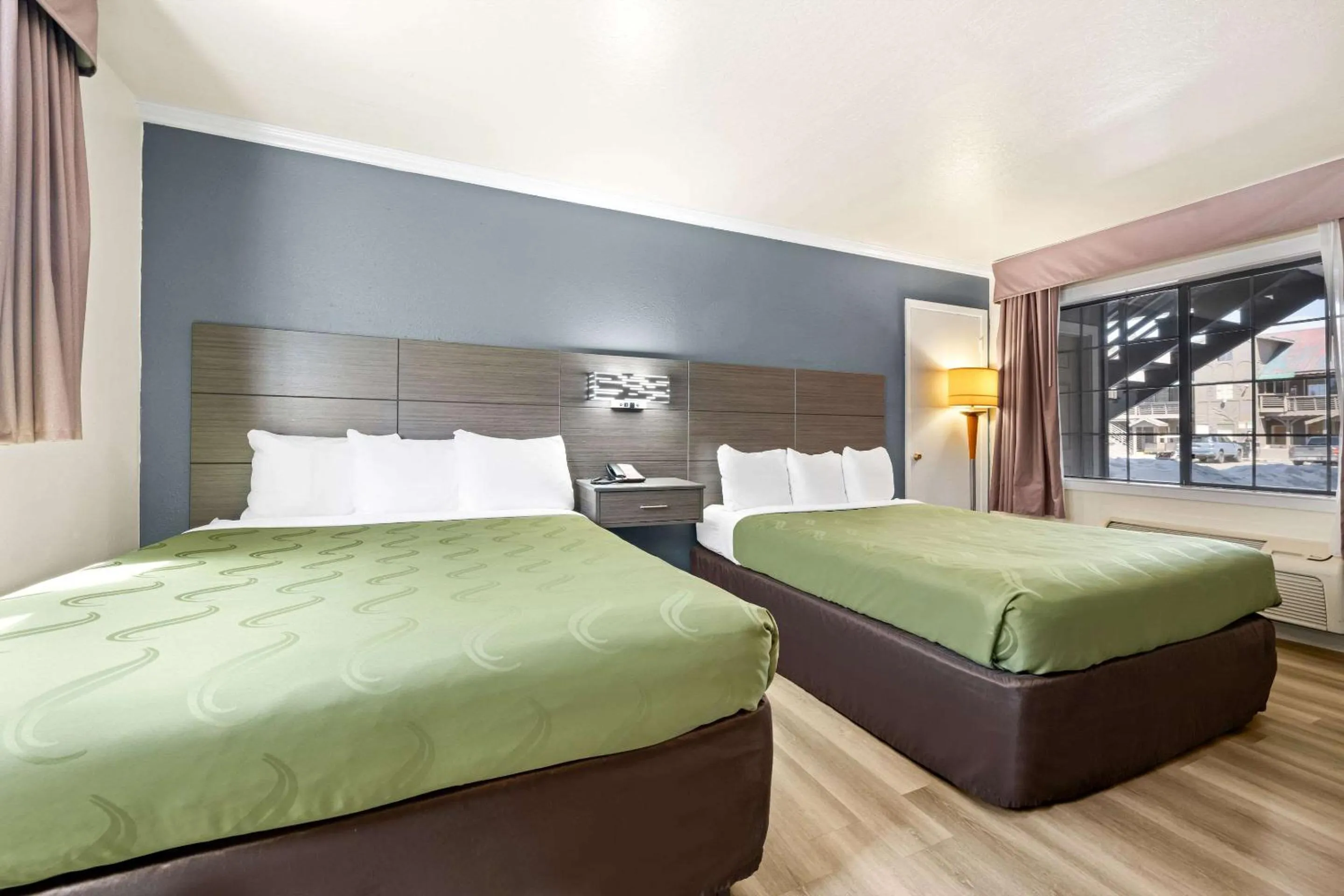 Bedroom, Bed in Econo Lodge Inn & Suites Heavenly Village Area