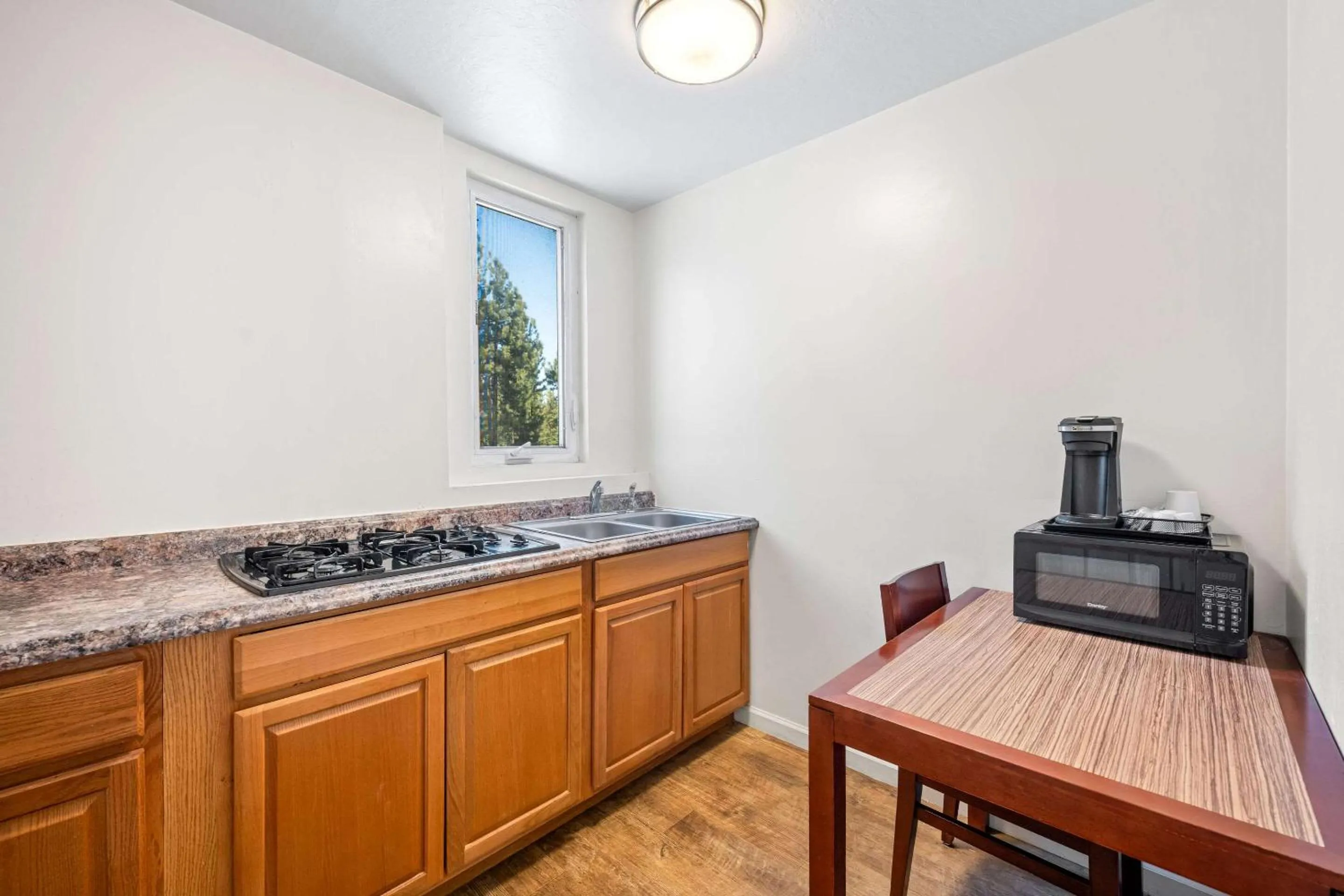 Bedroom in Econo Lodge Inn & Suites Heavenly Village Area