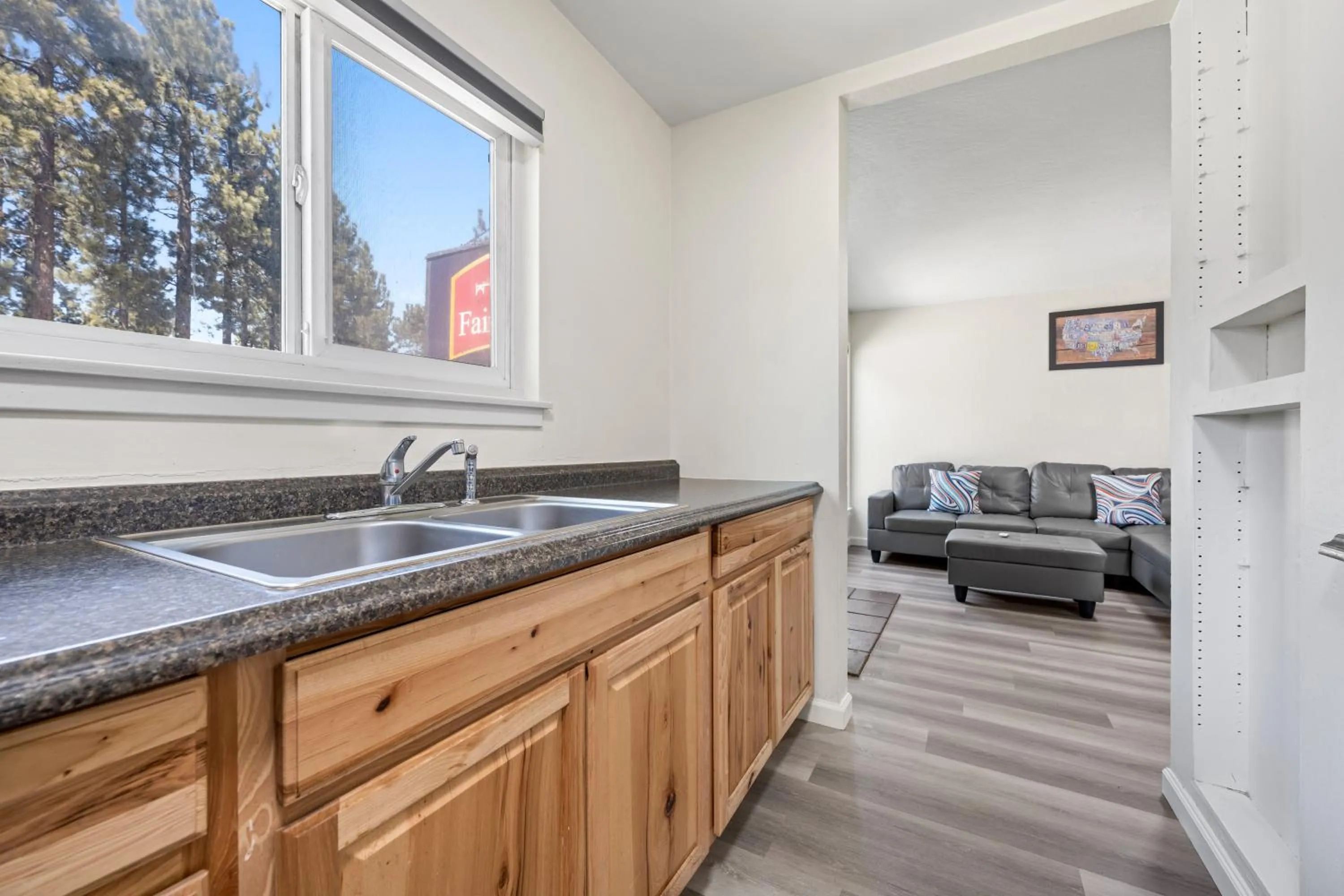 Econo Lodge Inn & Suites Heavenly Village Area