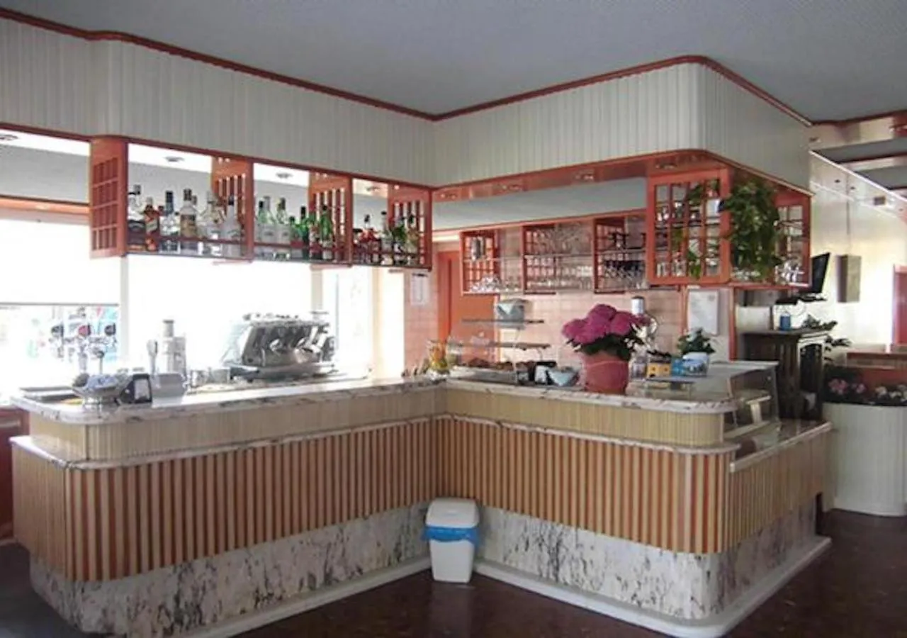 Restaurant/places to eat in Hotel Palm Beach