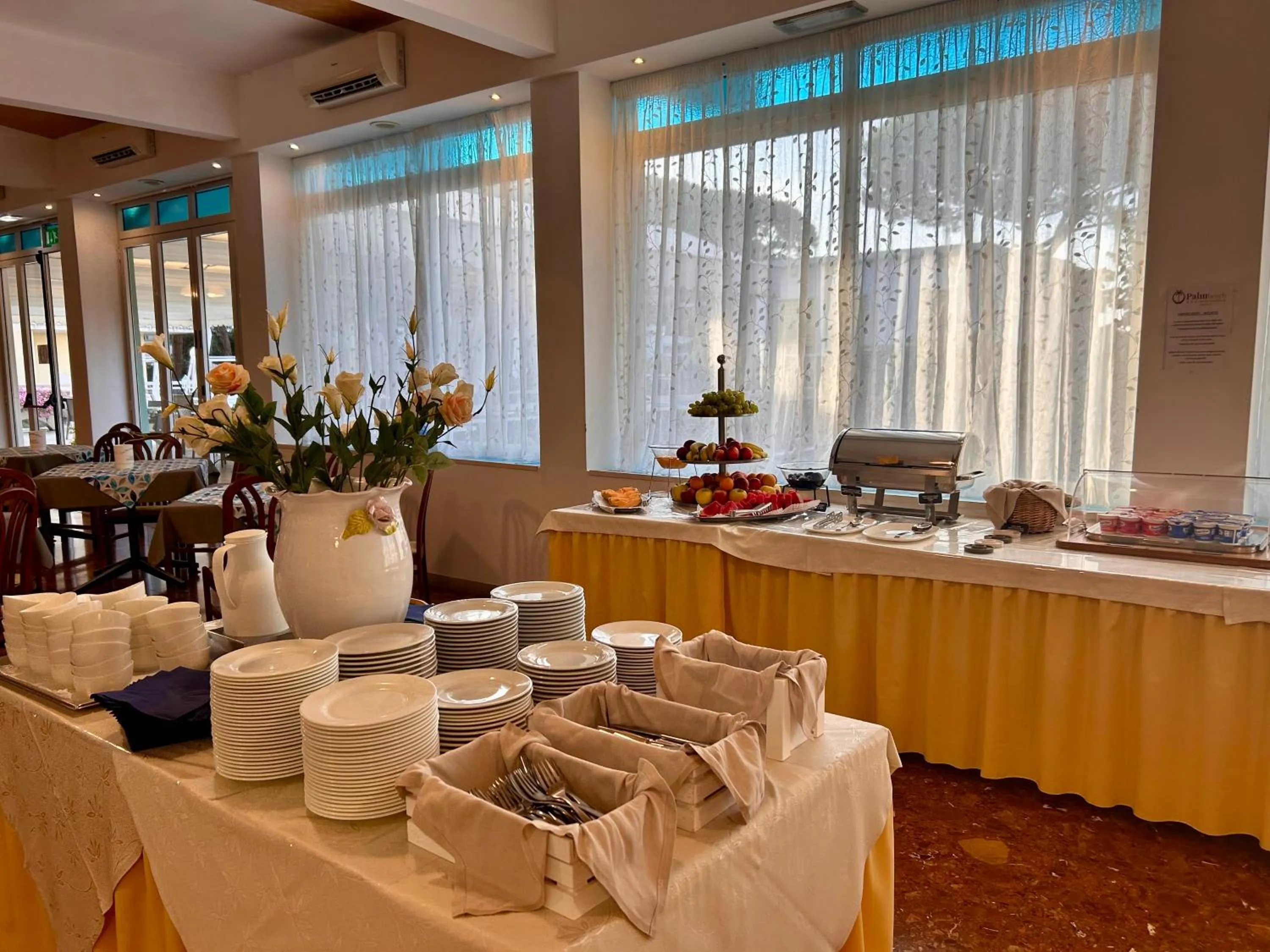 Buffet breakfast in Hotel Palm Beach