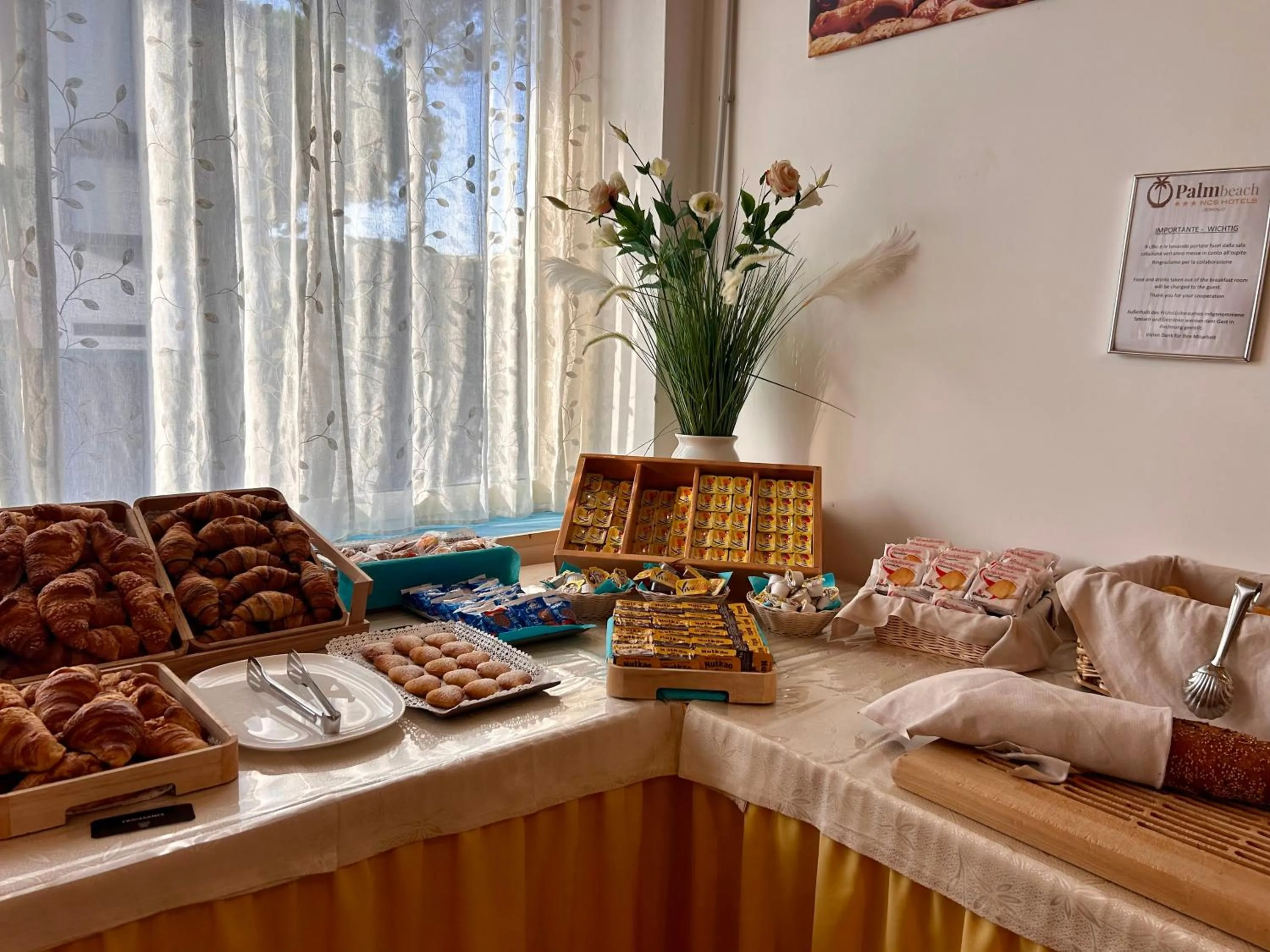 Food and drinks in Hotel Palm Beach