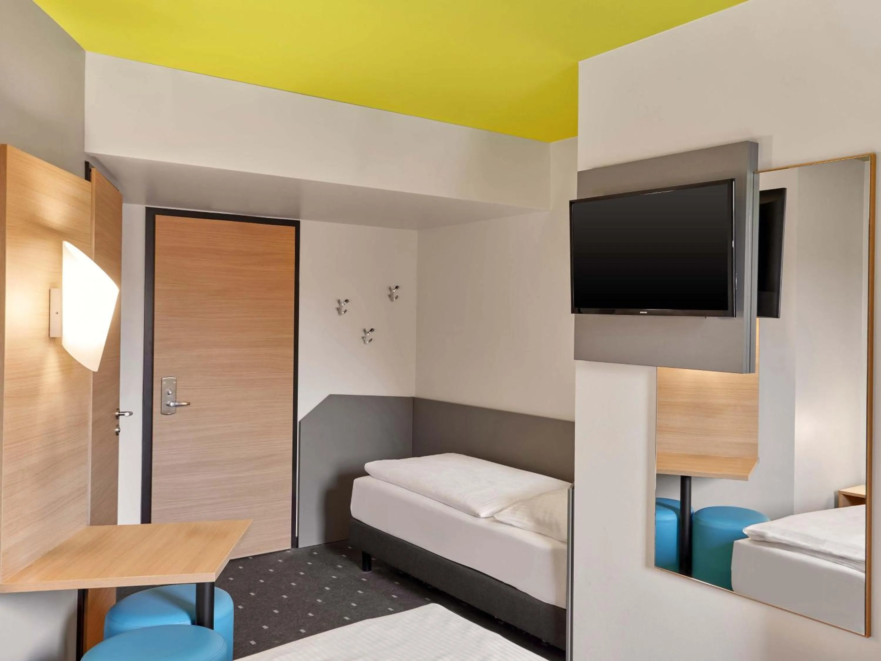 Photo of the whole room, Bed in B&B Hotel Trier