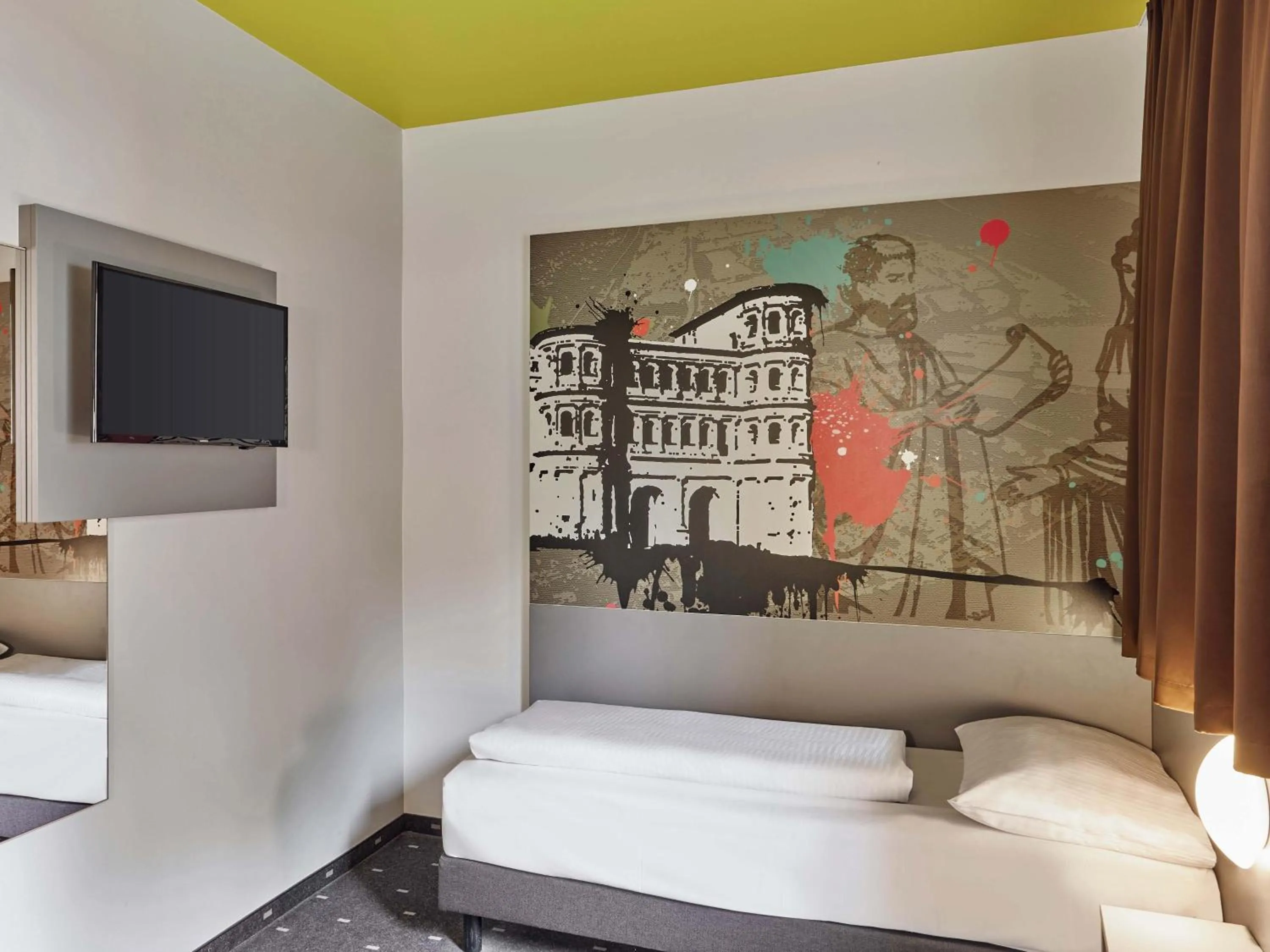 Photo of the whole room, Bed in B&B Hotel Trier