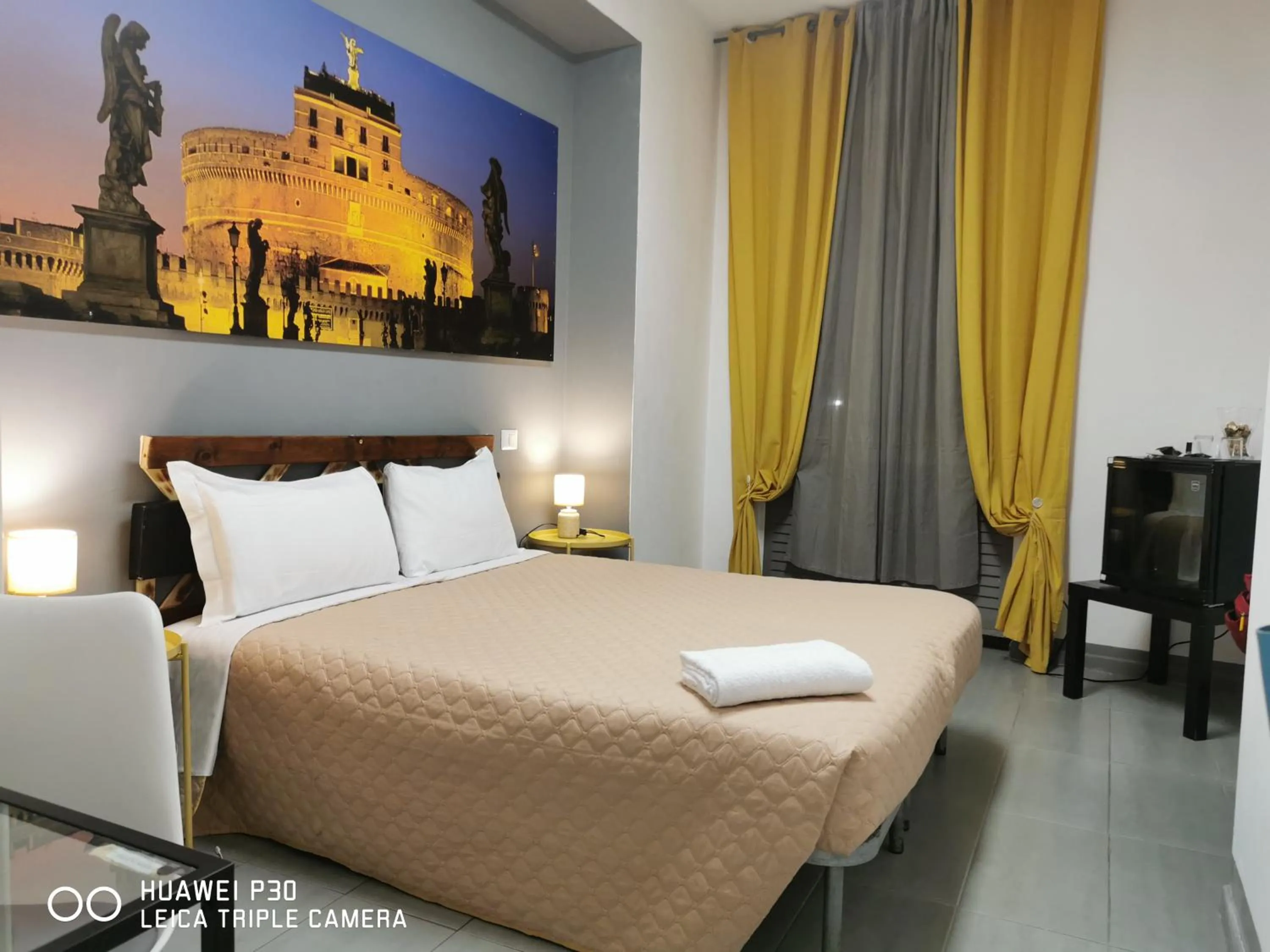 Property building, Bed in Vatican Central Suites