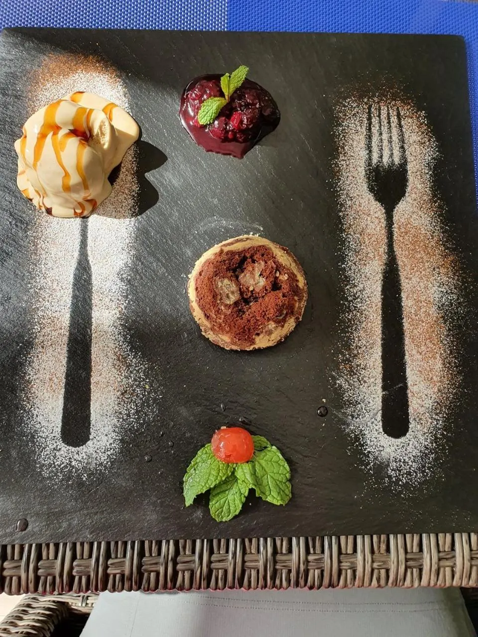 Restaurant/places to eat in Blue Marlin Hotel