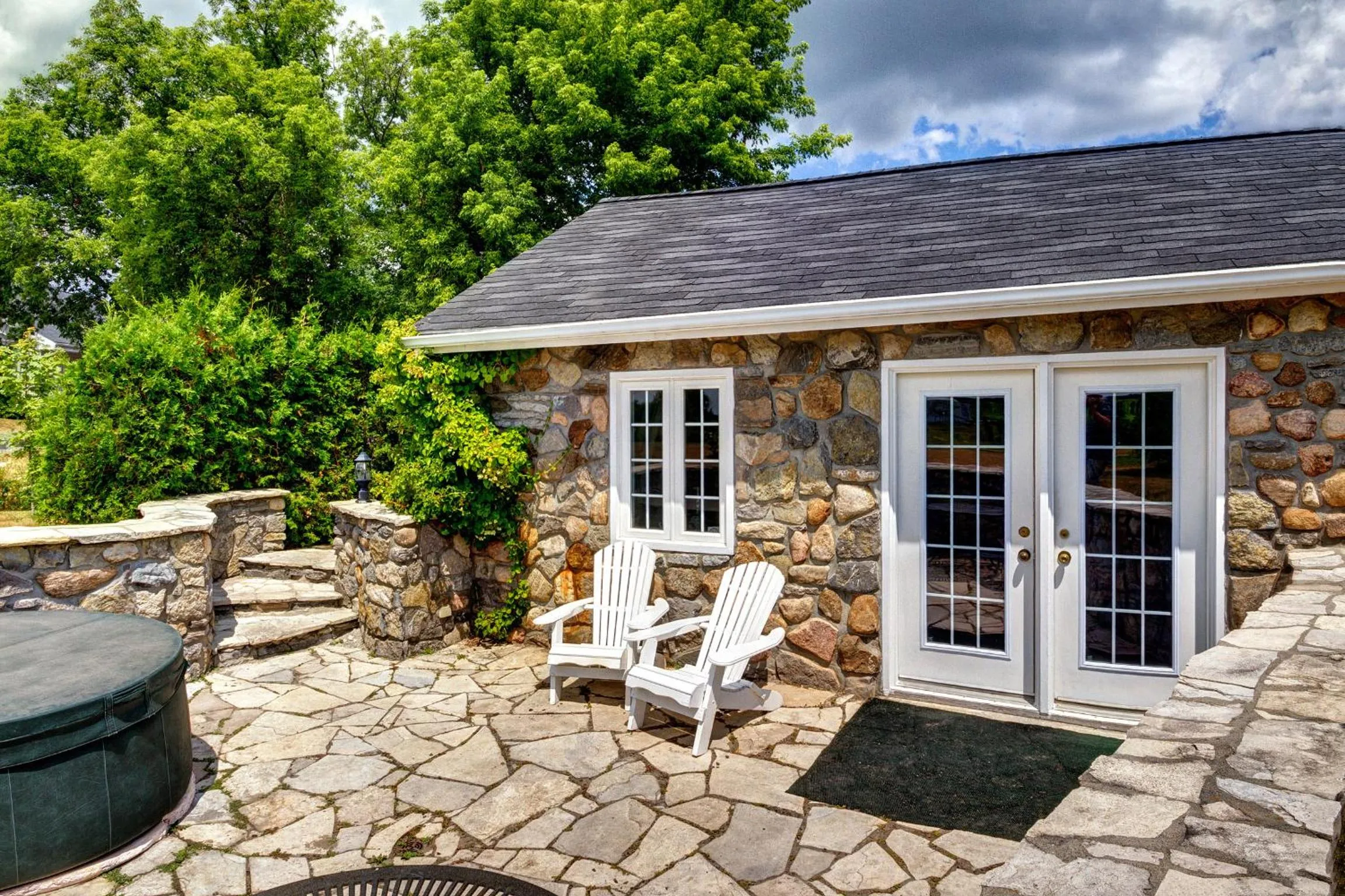 Facade/entrance in The Waring House