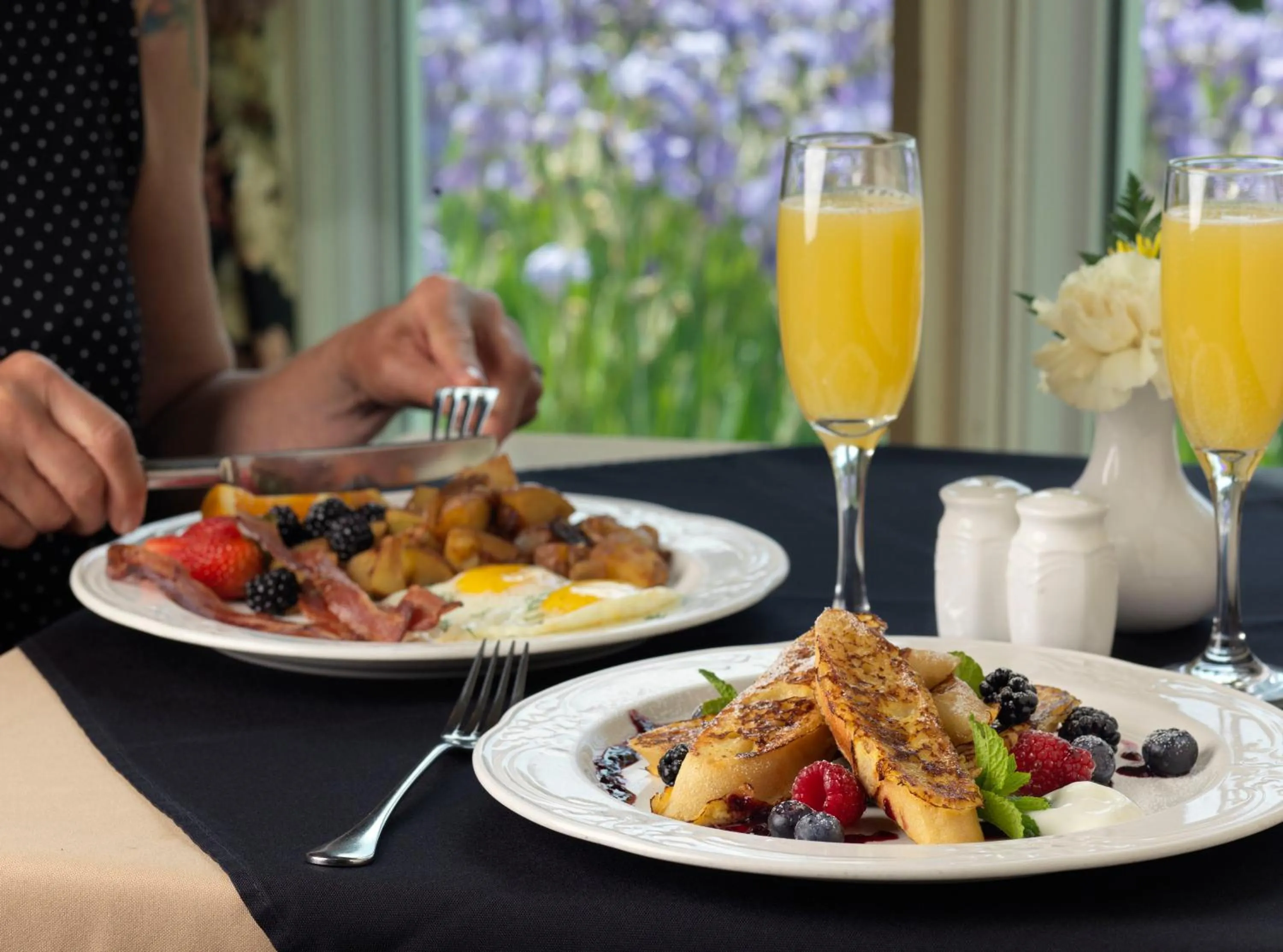 Breakfast in The Waring House