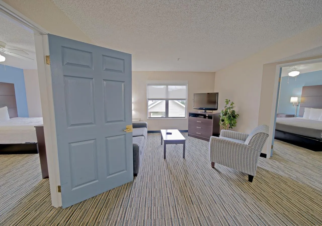 Living room, Bed in All Season Suites