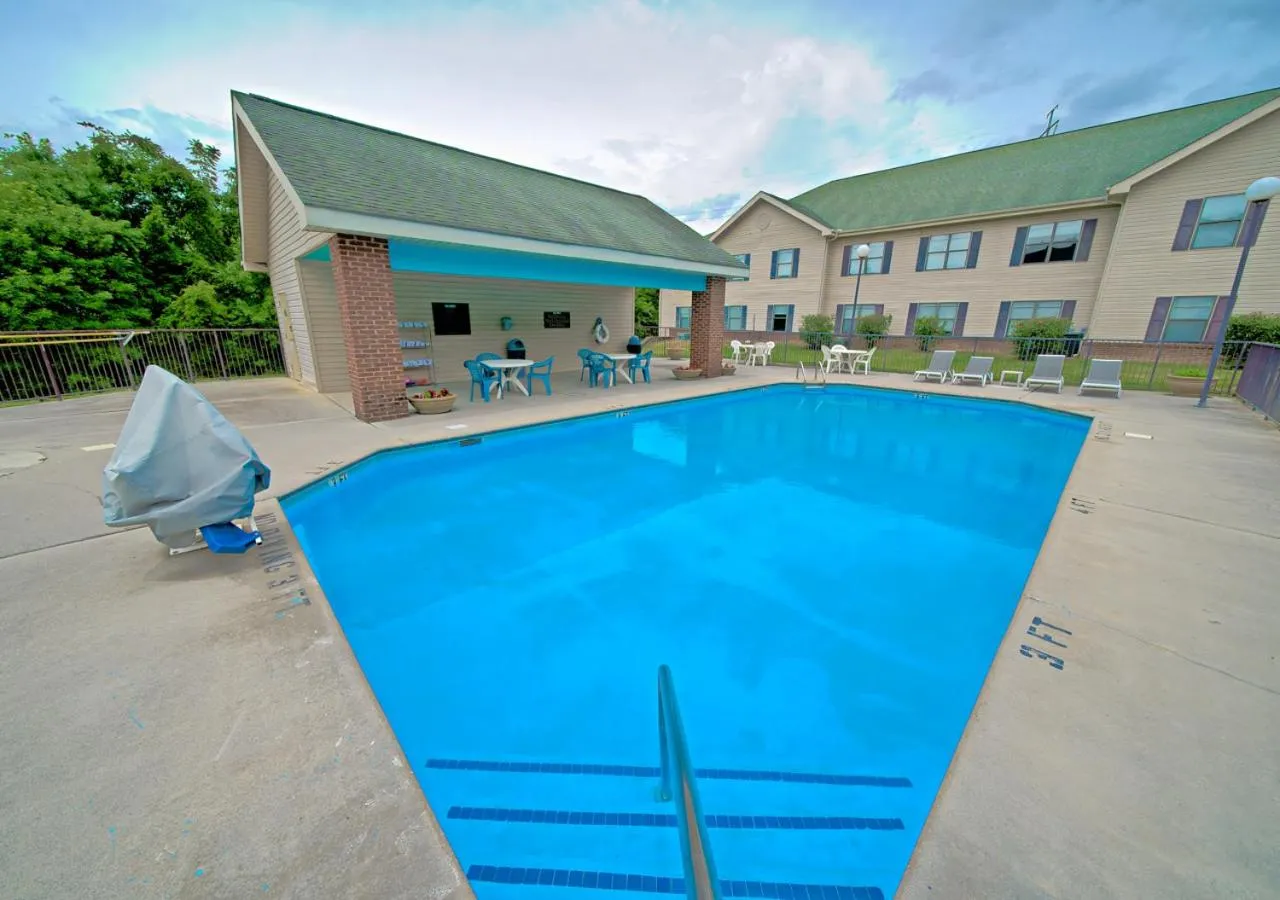 Swimming pool in All Season Suites