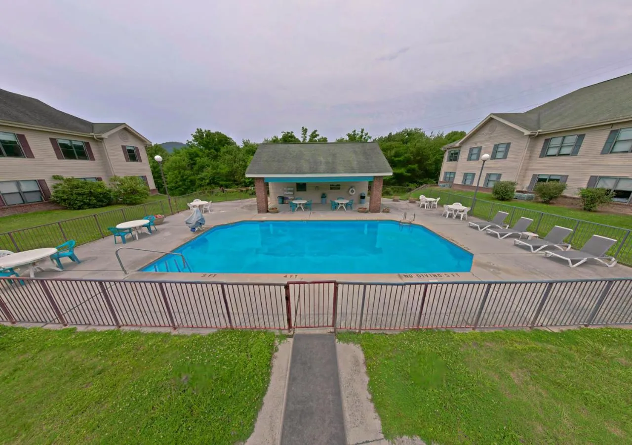 Swimming pool in All Season Suites