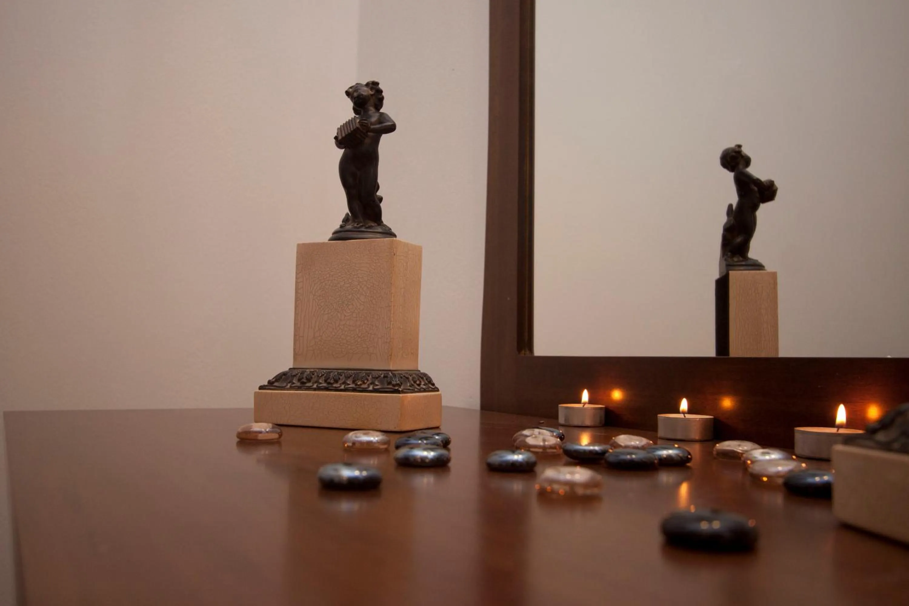 Decorative detail in Zefyros Studios