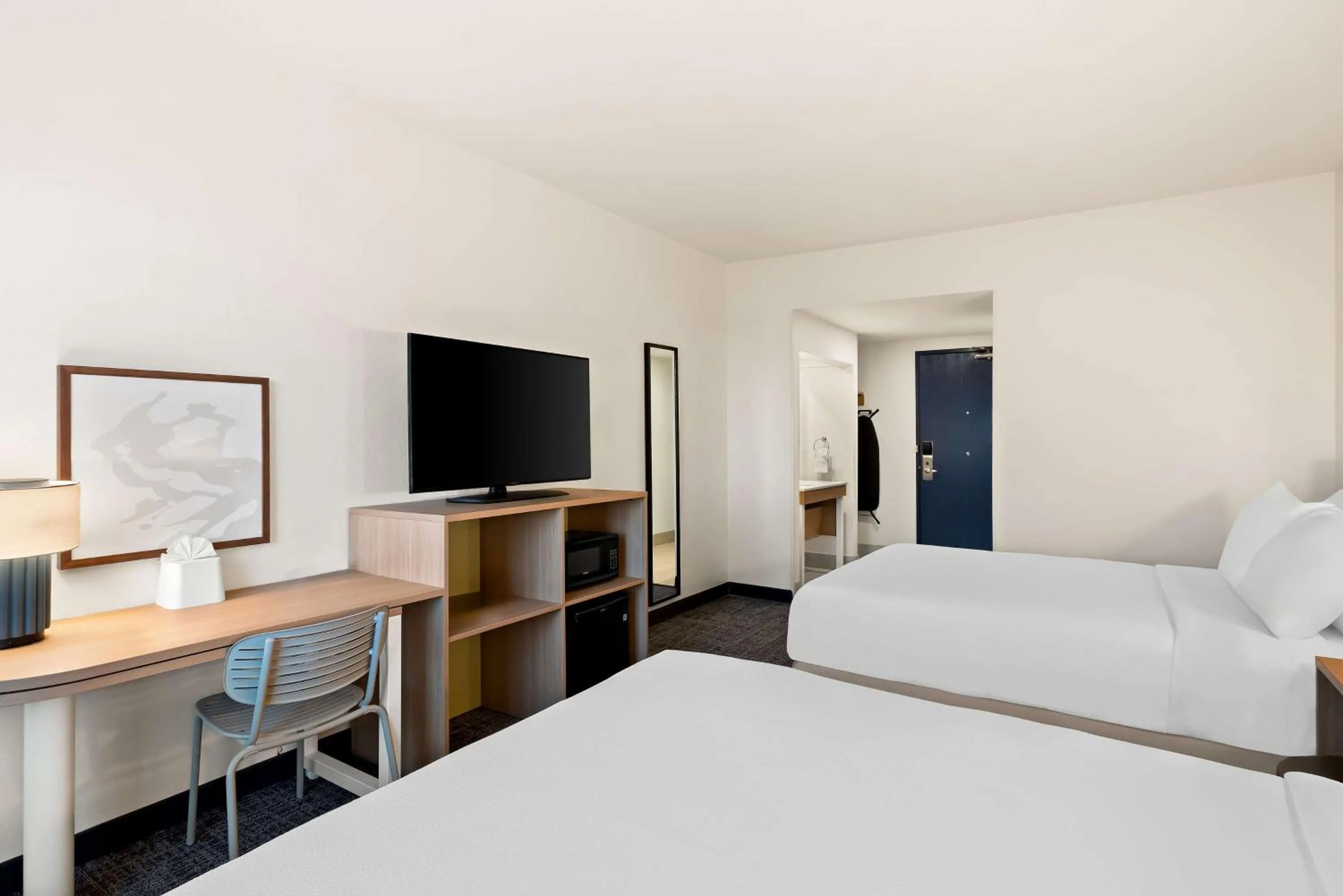 Photo of the whole room, Bed in Spark by Hilton Newest Hotel in Williams CA