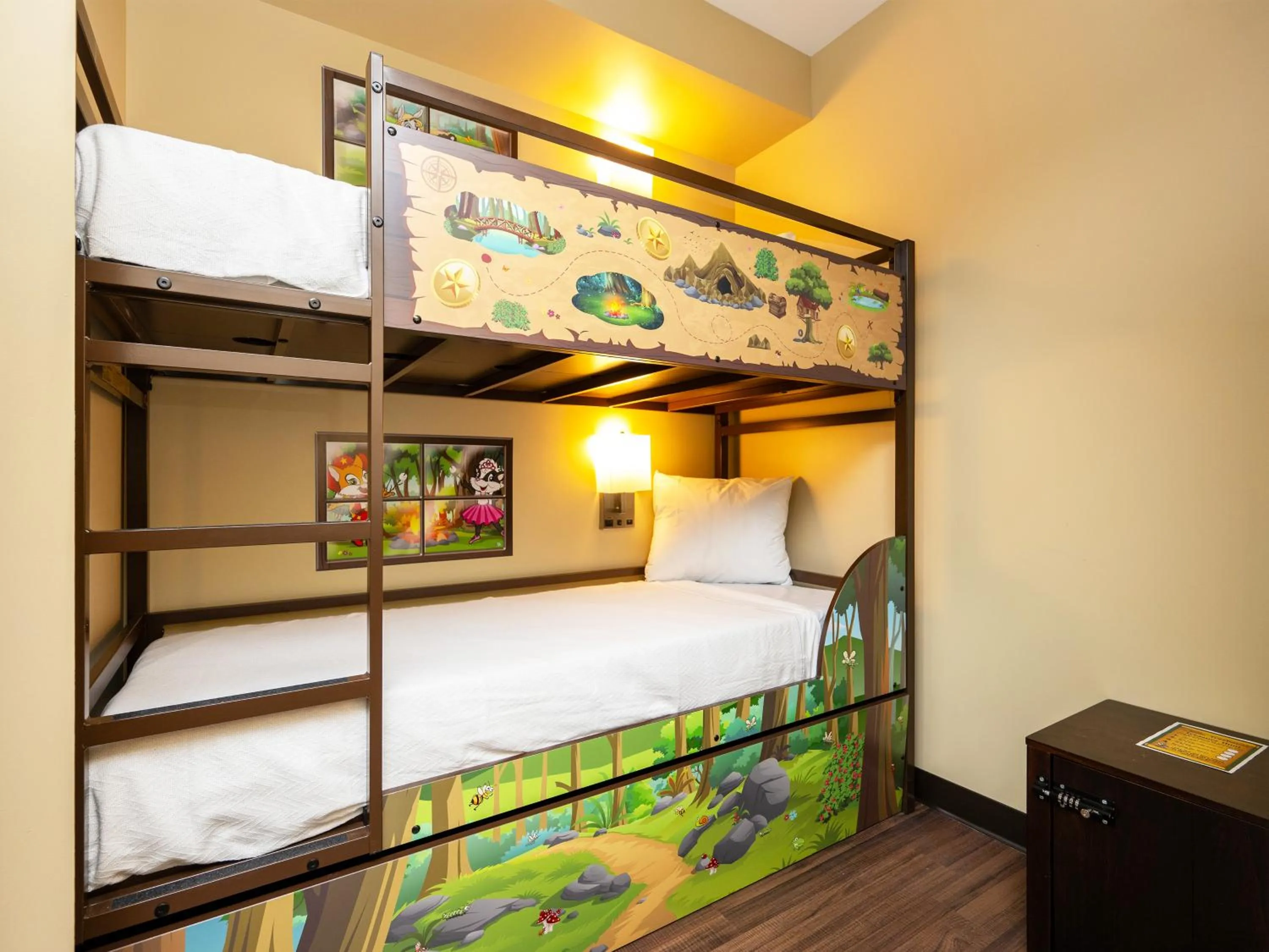 bunk bed, Bed in Country Cascades Waterpark Resort