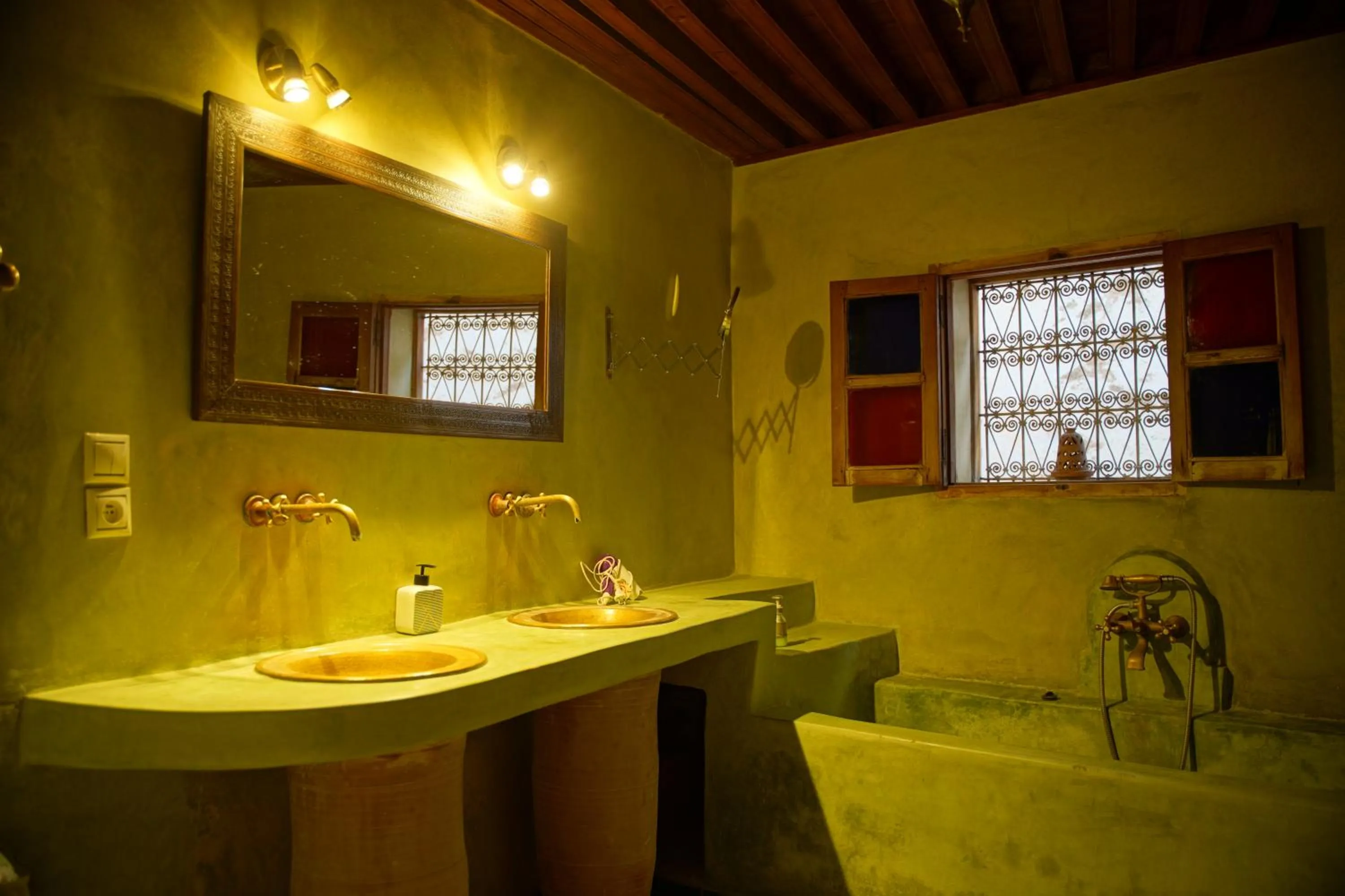 Bathroom in La Cheminée Bleue Fes