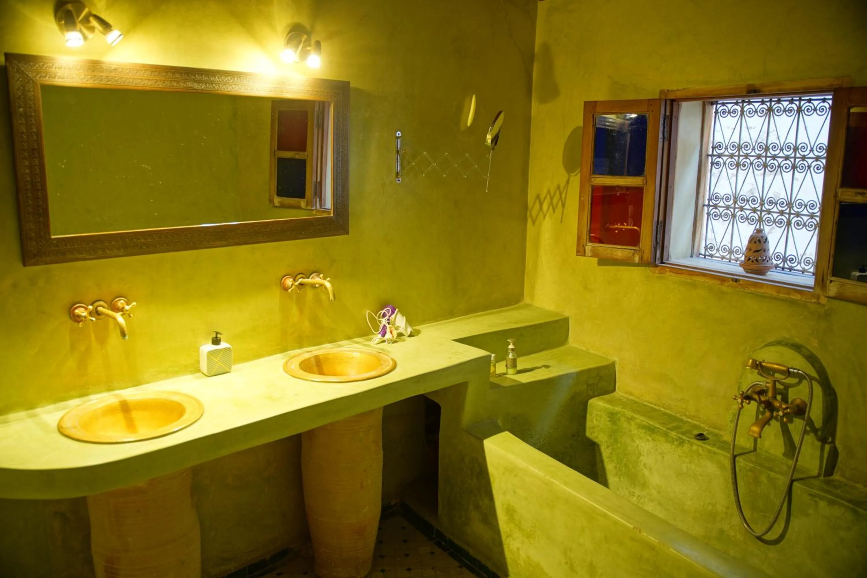 Bathroom in La Cheminée Bleue Fes