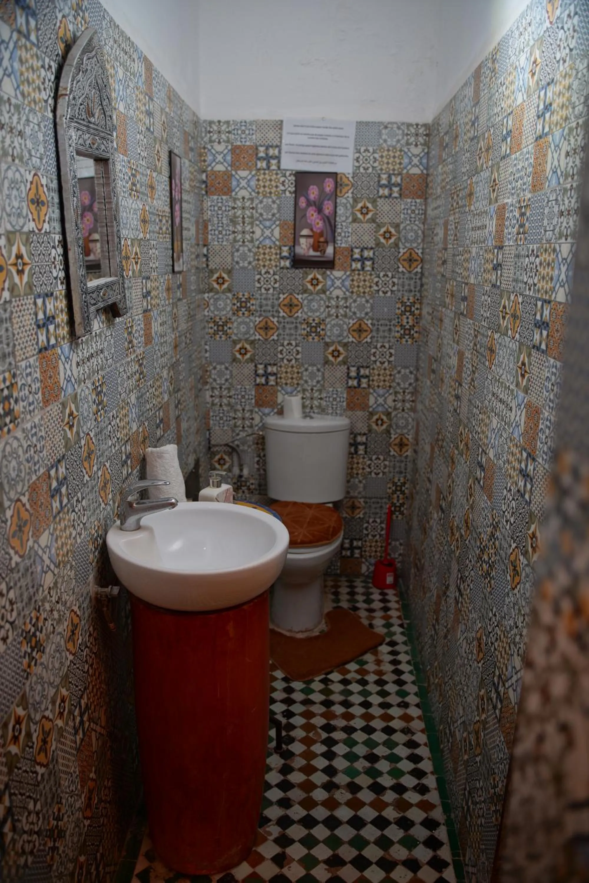 Toilet in La Cheminée Bleue Fes