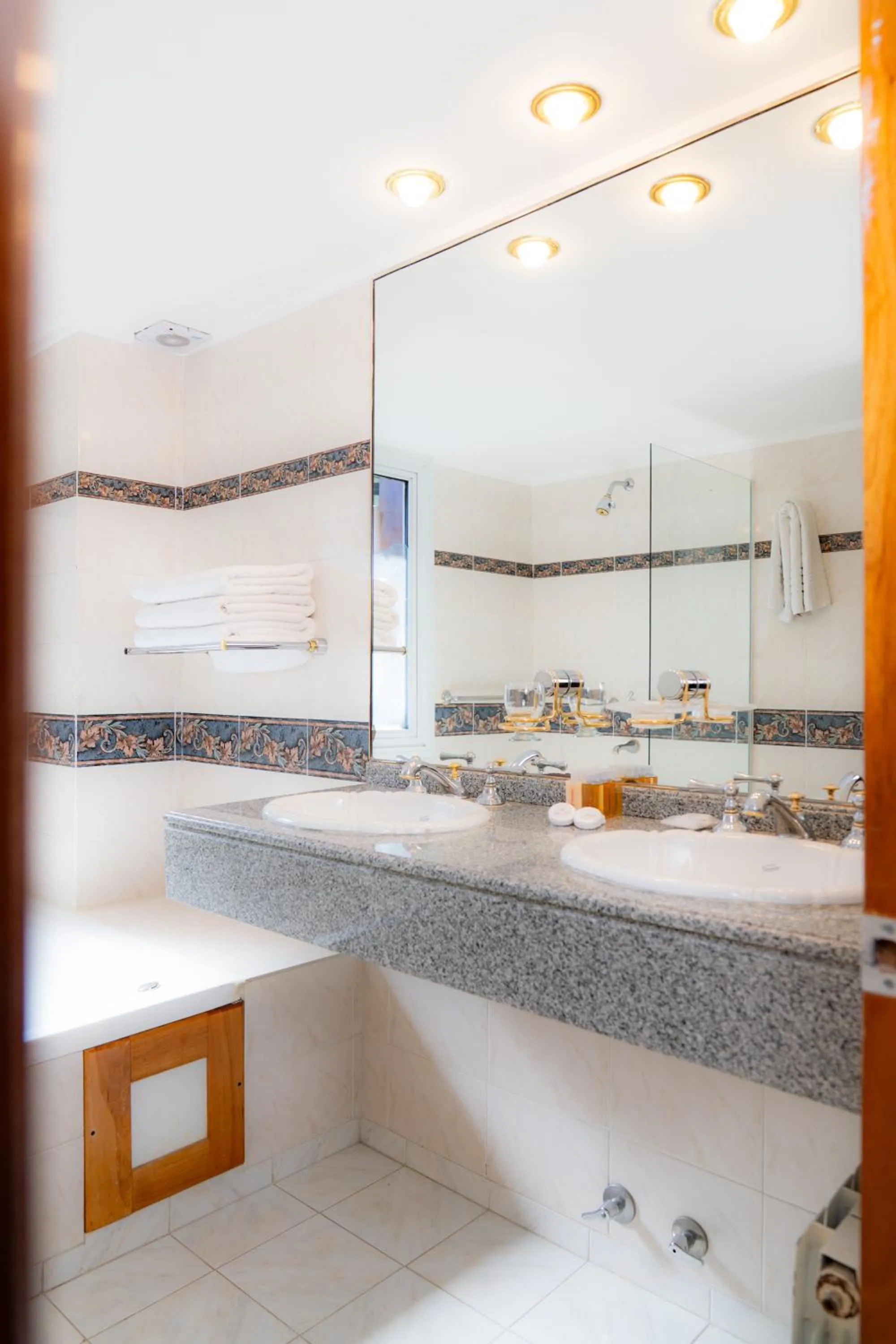 Bathroom in Patagonia Plaza Hotel