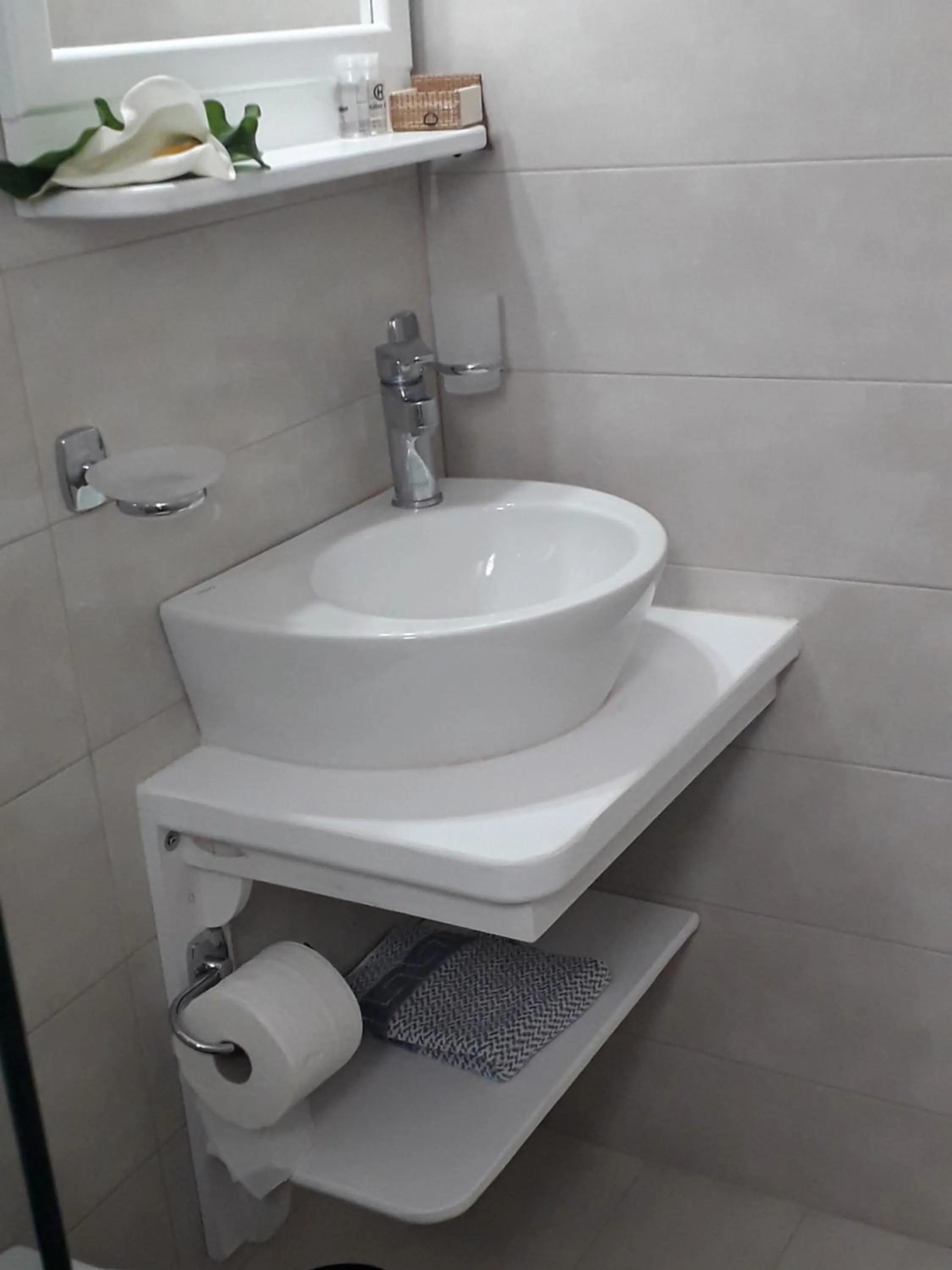 Bathroom in Golden Beach Studios Down Town