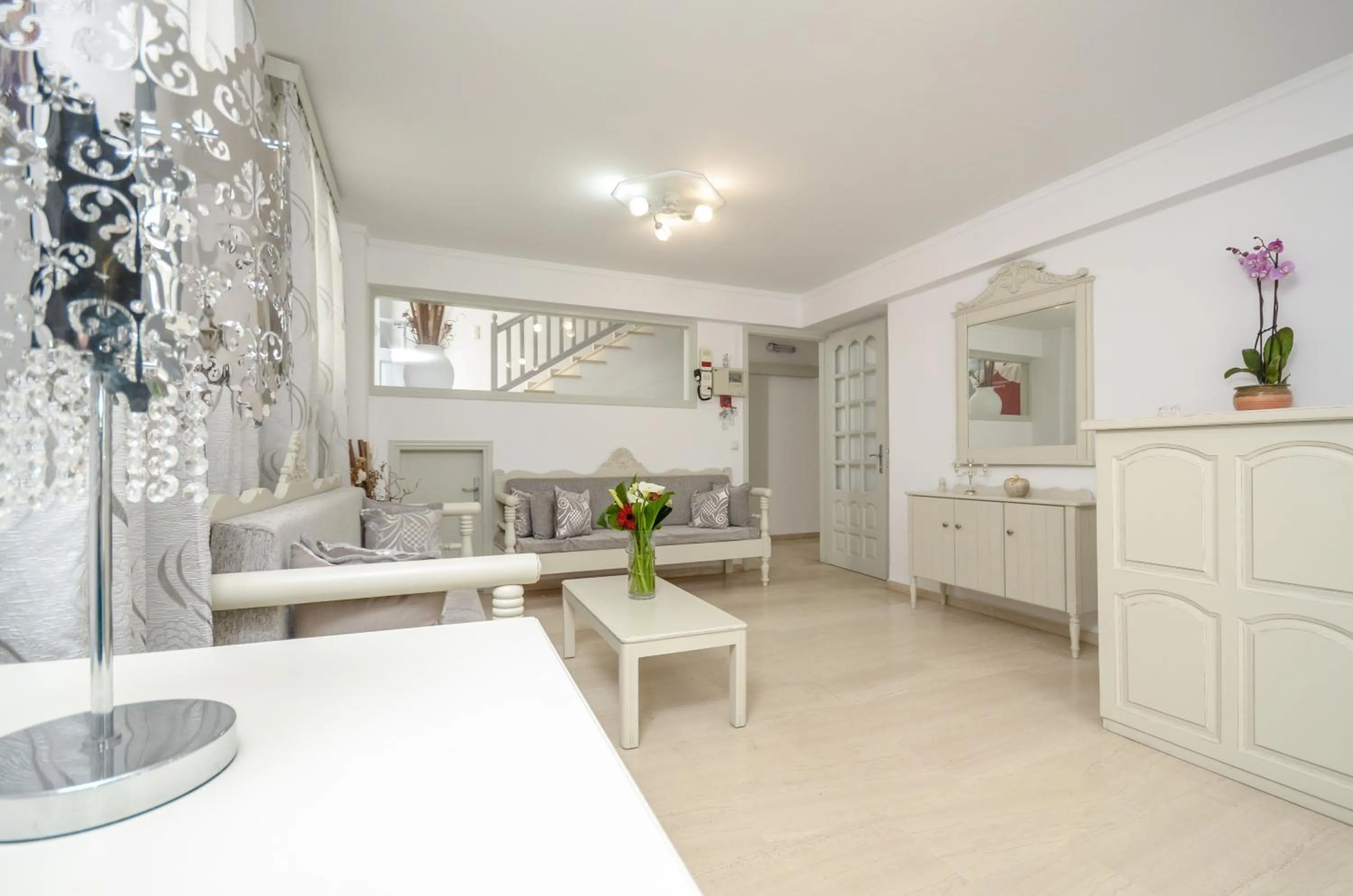 Lobby or reception in Golden Beach Studios Down Town