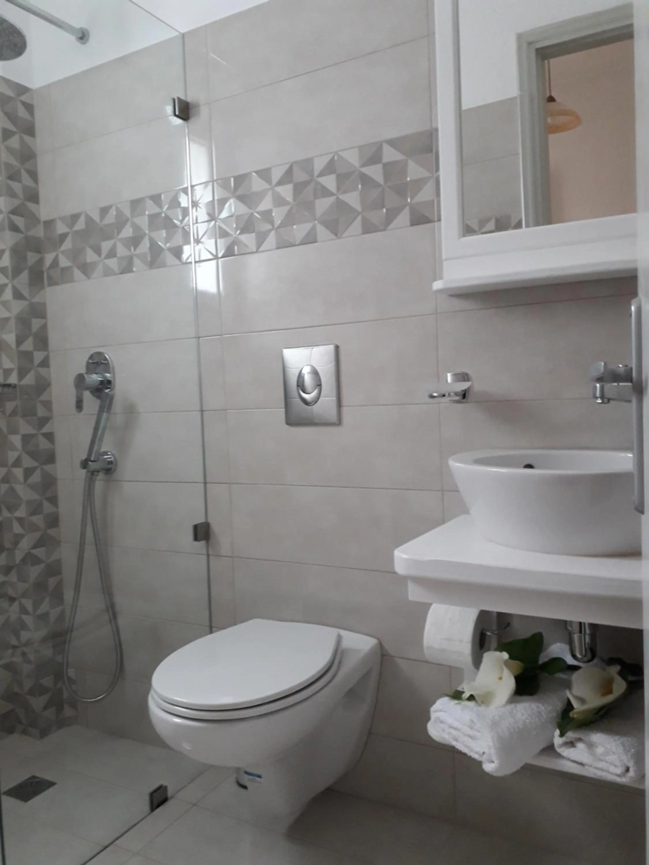 Shower in Golden Beach Studios Down Town