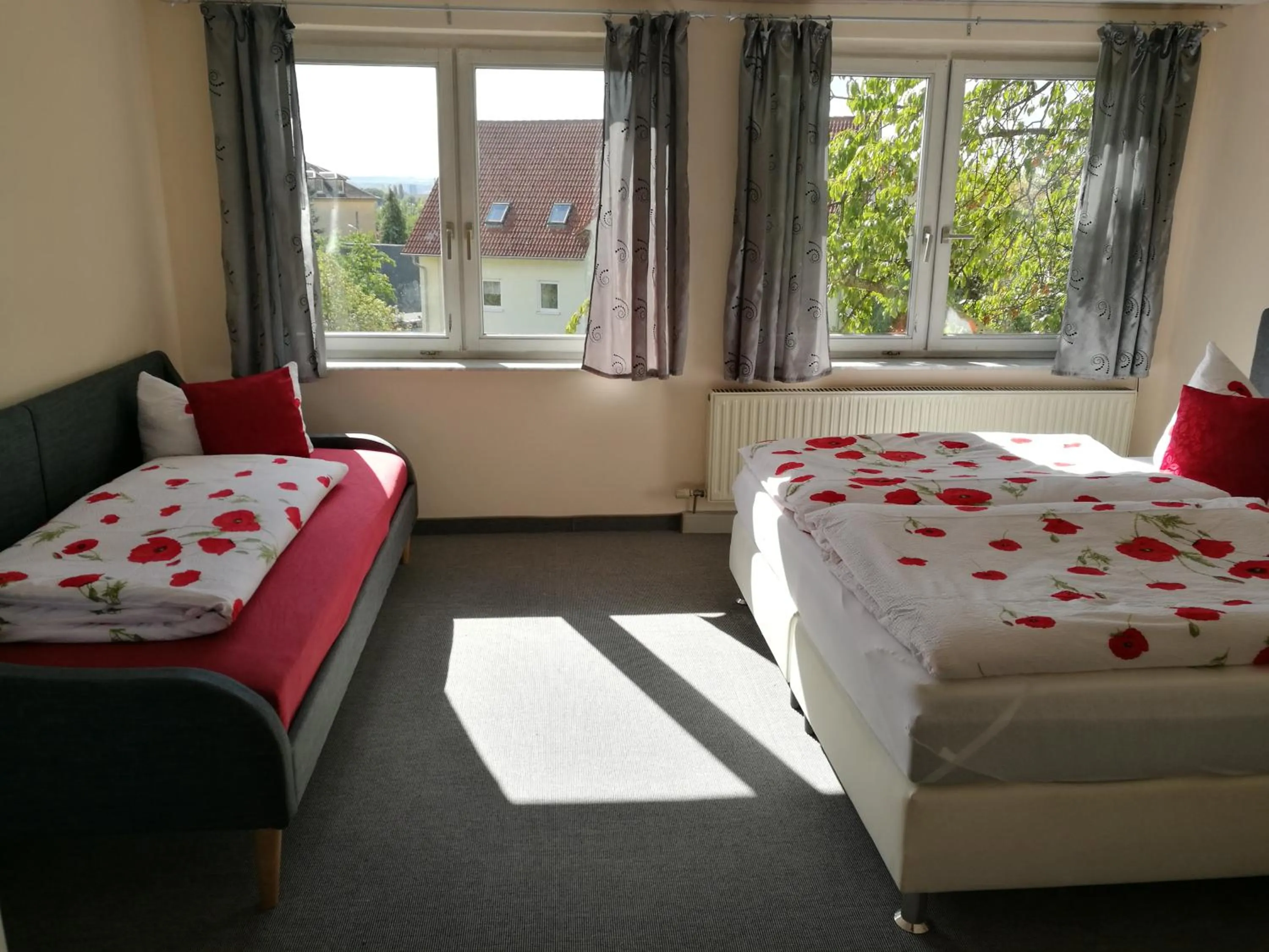 Bed in Elbhangzimmer Dresden