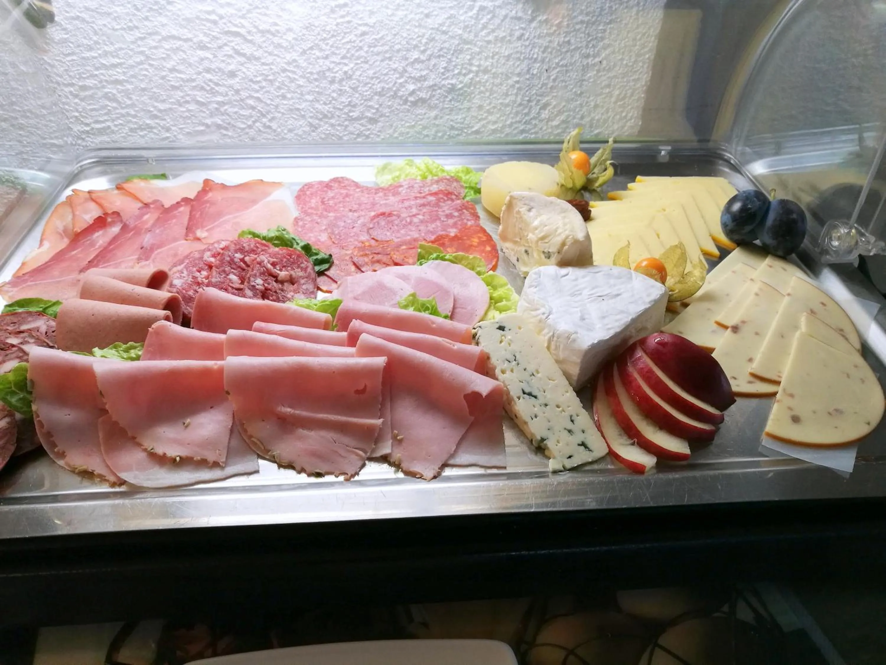 Buffet breakfast in Elbhangzimmer Dresden