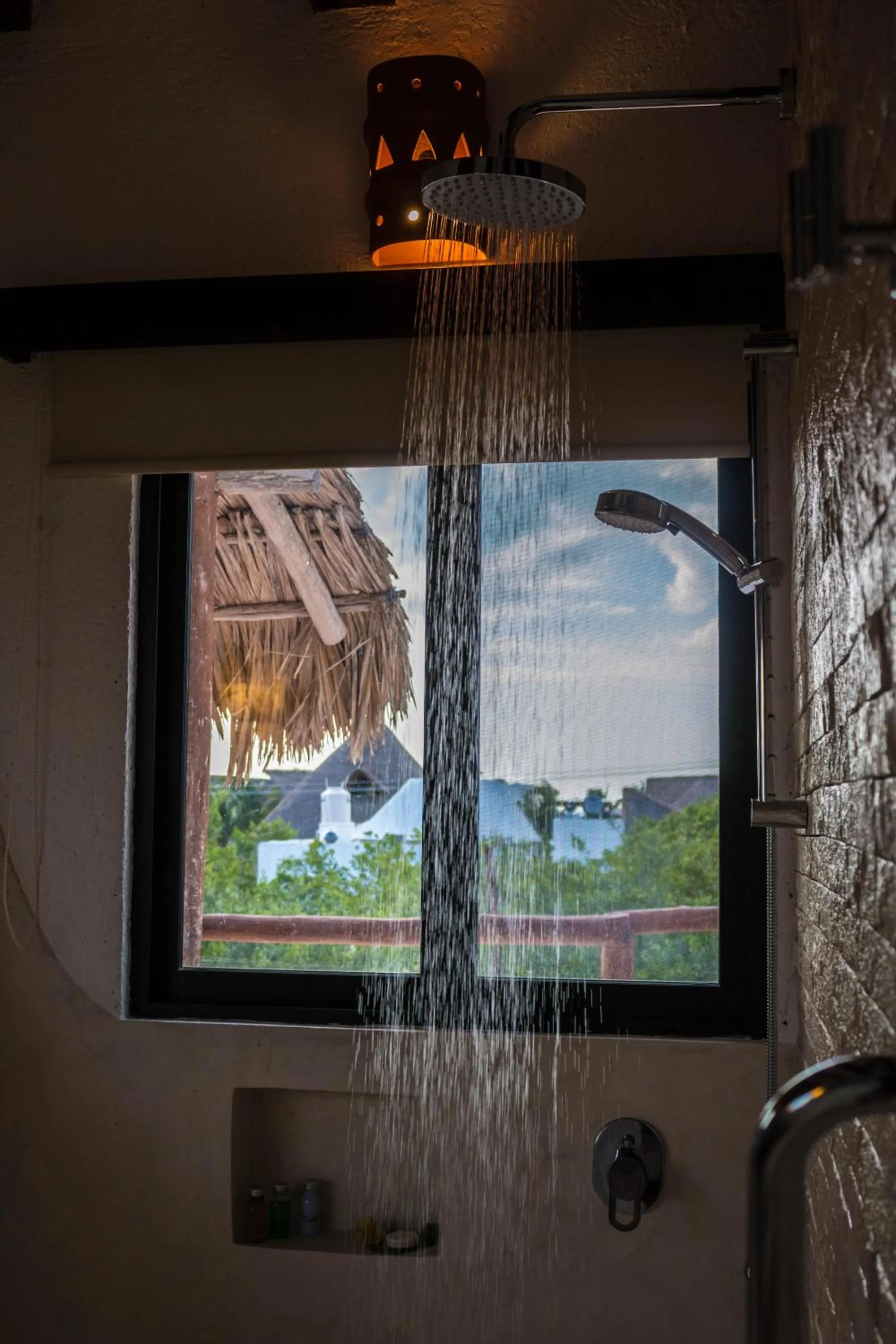 Shower in Villa Los Mangles Boutique Hotel