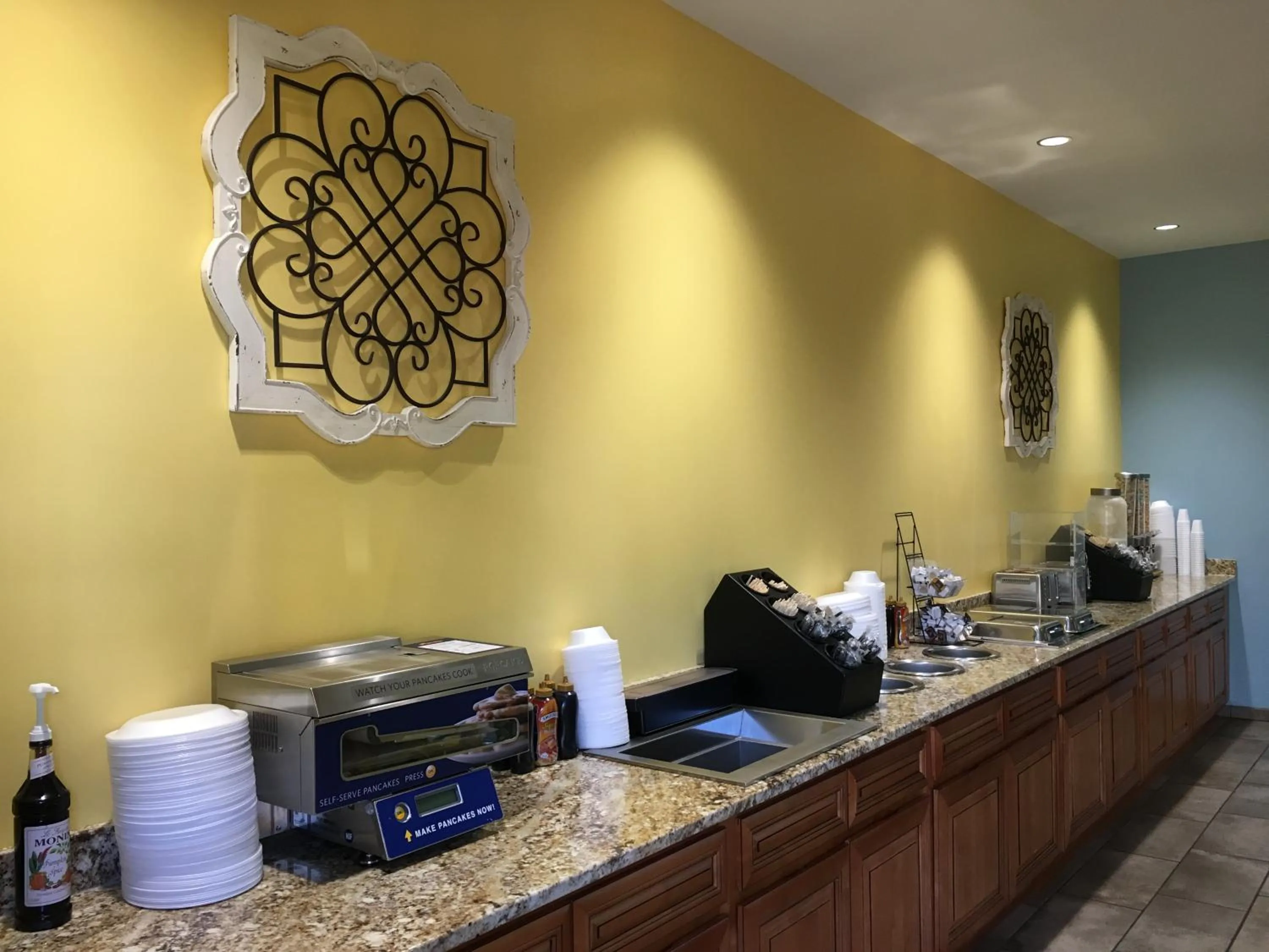 Breakfast in Creekstone Inn