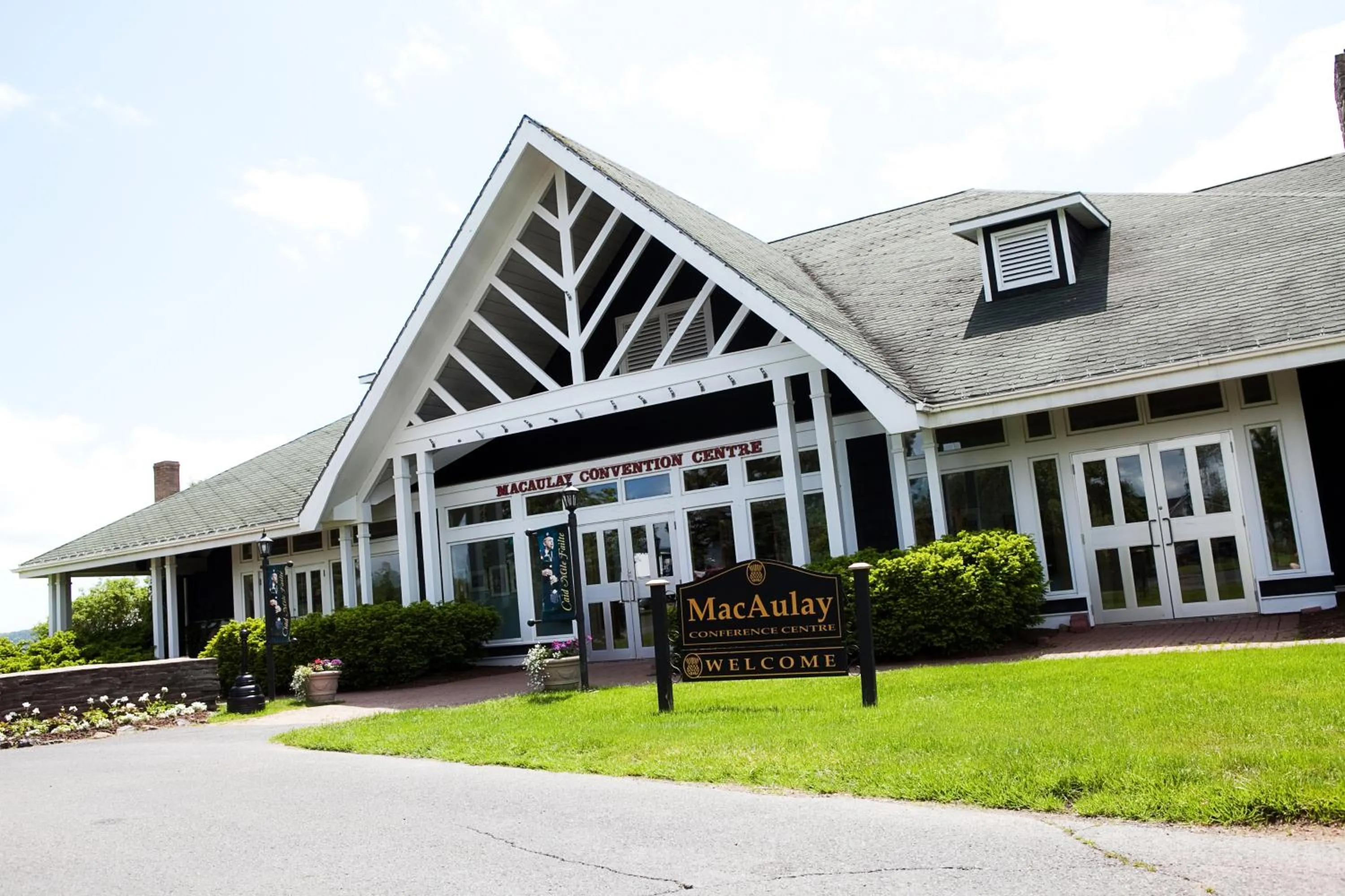 Property building in Inverary Resort