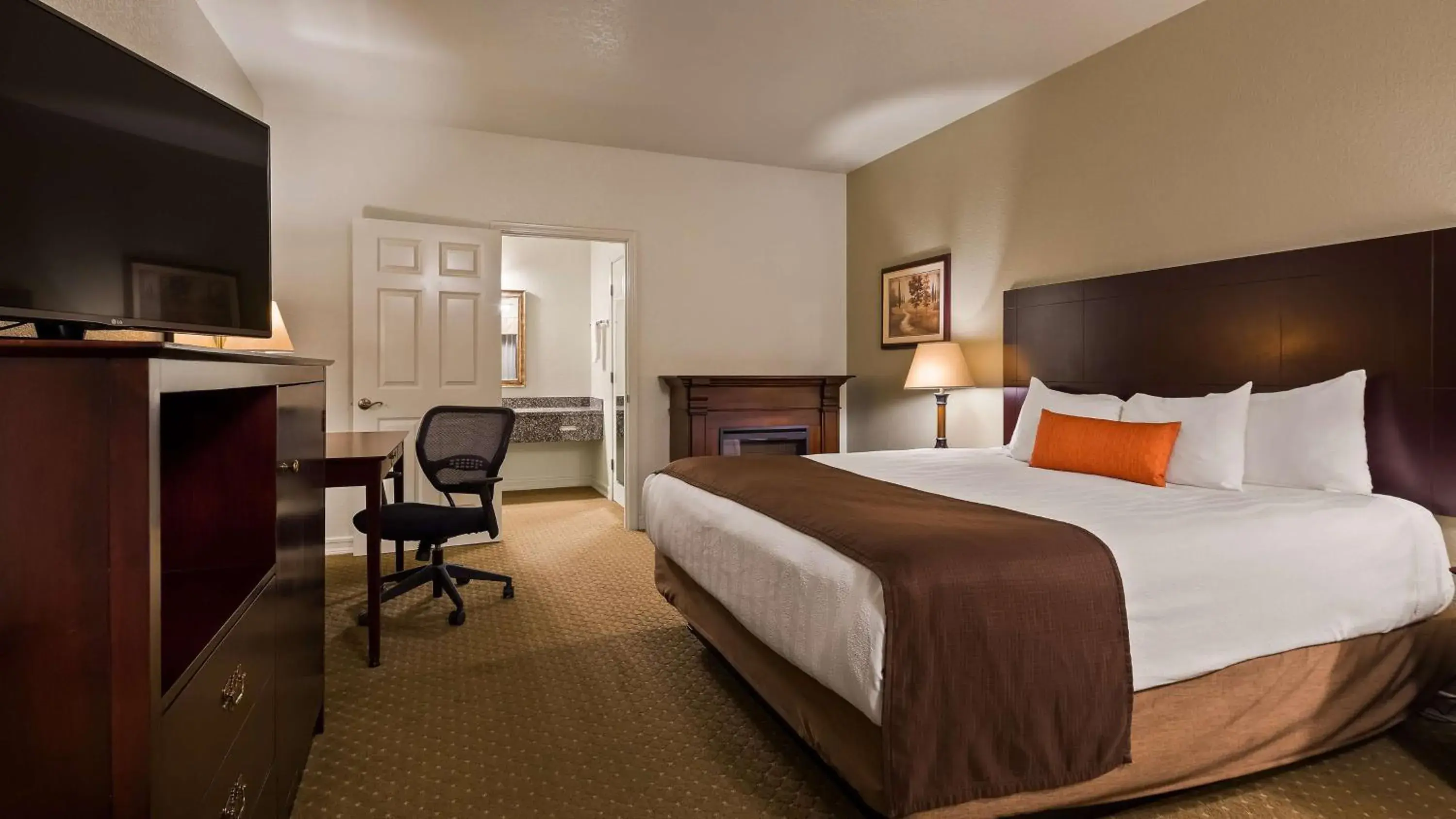 King Room with Balcony and Bay View - Communication Assistance/Non-Smoking in Best Western Plus Bayshore Inn King Room with Balcony and Bay View - Communication Assistance/Non-Smoking in Best Western Plus Bayshore Inn