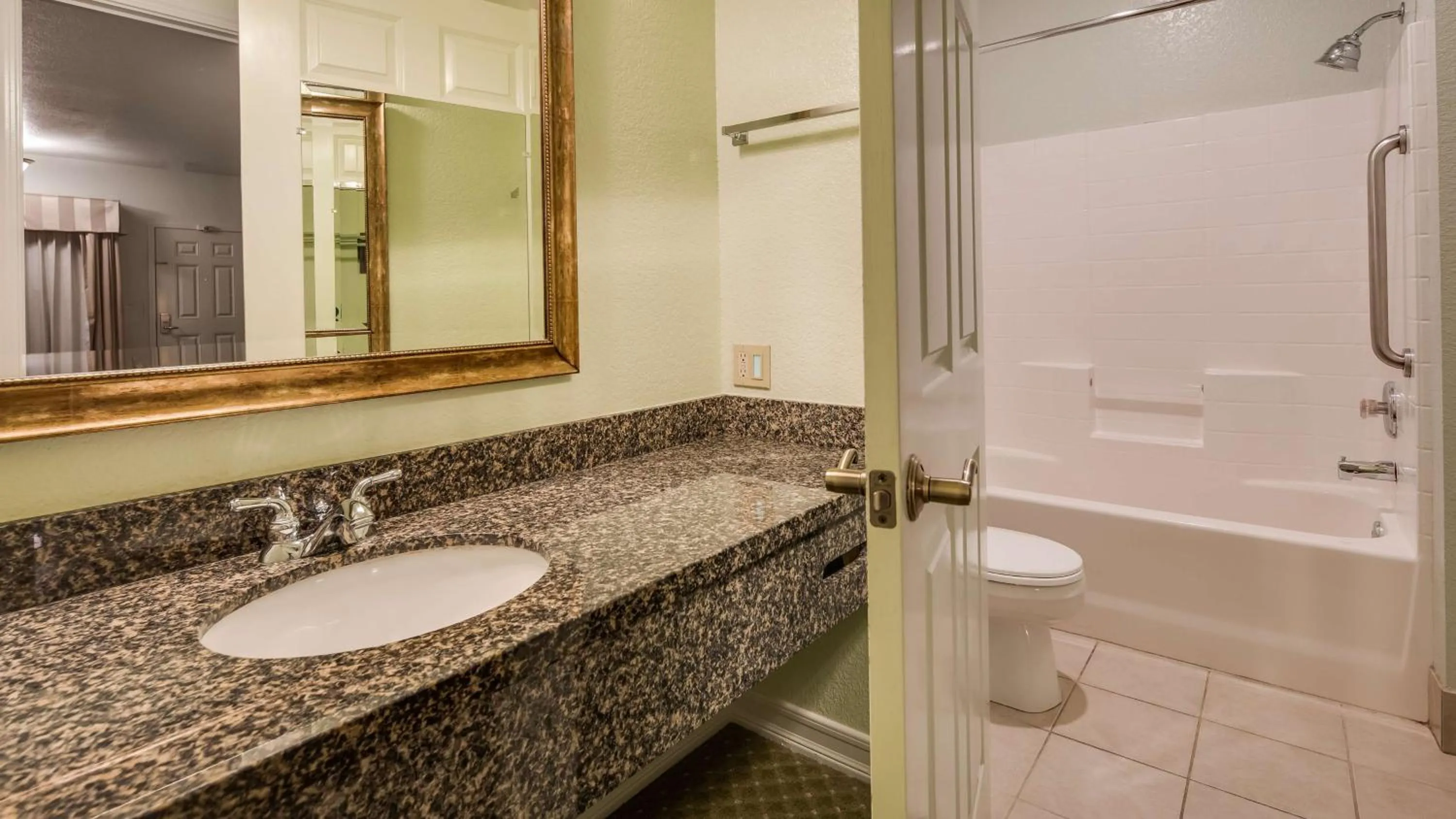 Bathroom in Best Western Plus Bayshore Inn