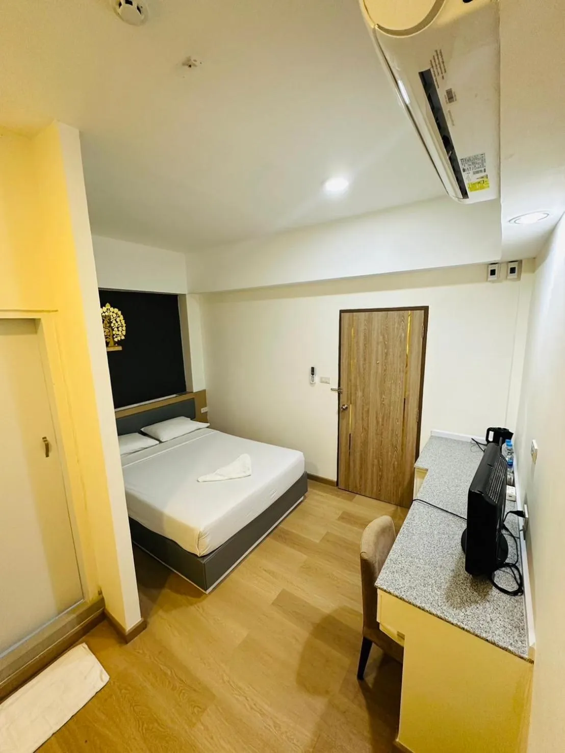 Bed in Royal Garden Home Hotel