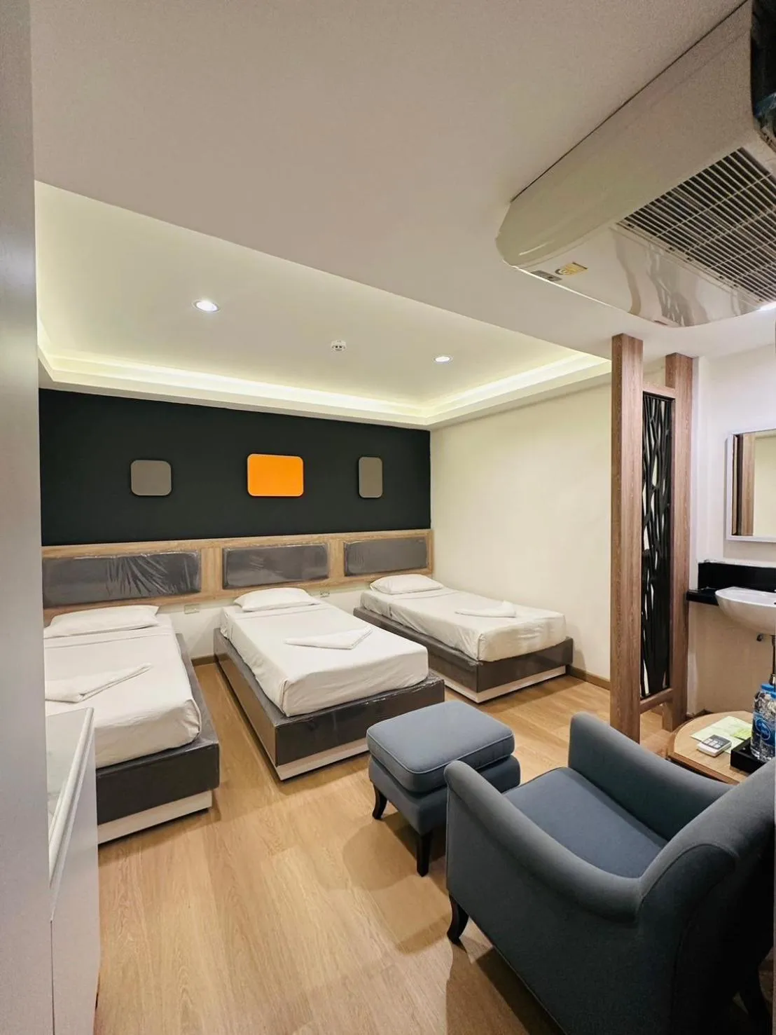 Bedroom, Bed in Royal Garden Home Hotel