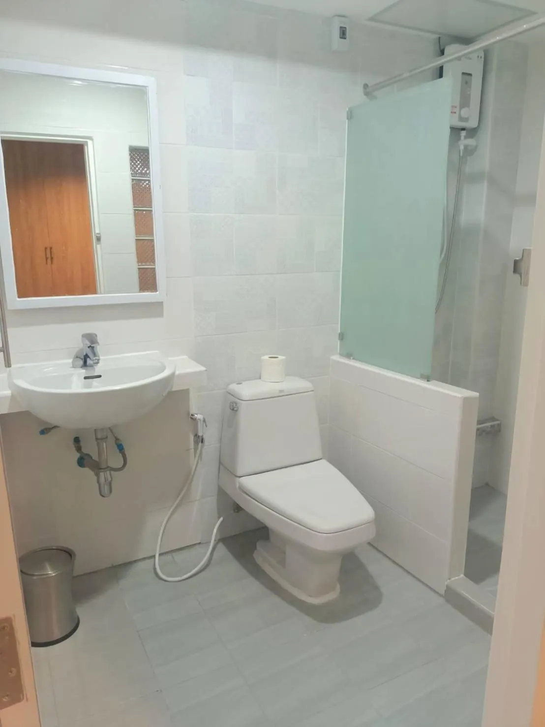 Shower in Royal Garden Home Hotel