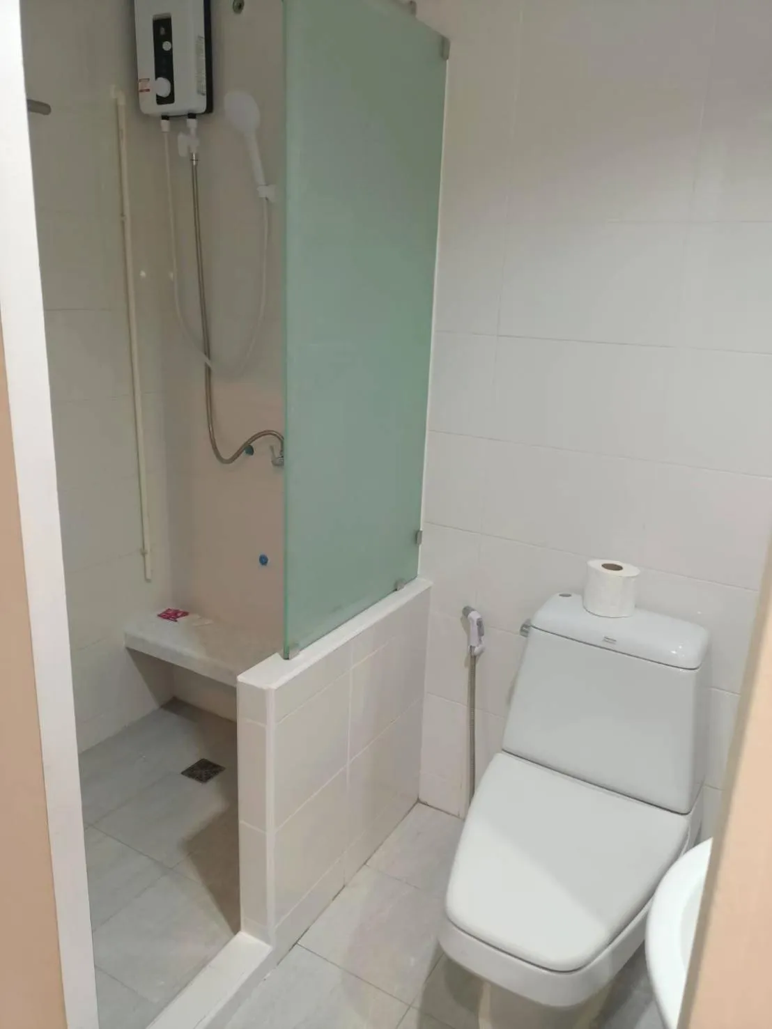 Shower in Royal Garden Home Hotel