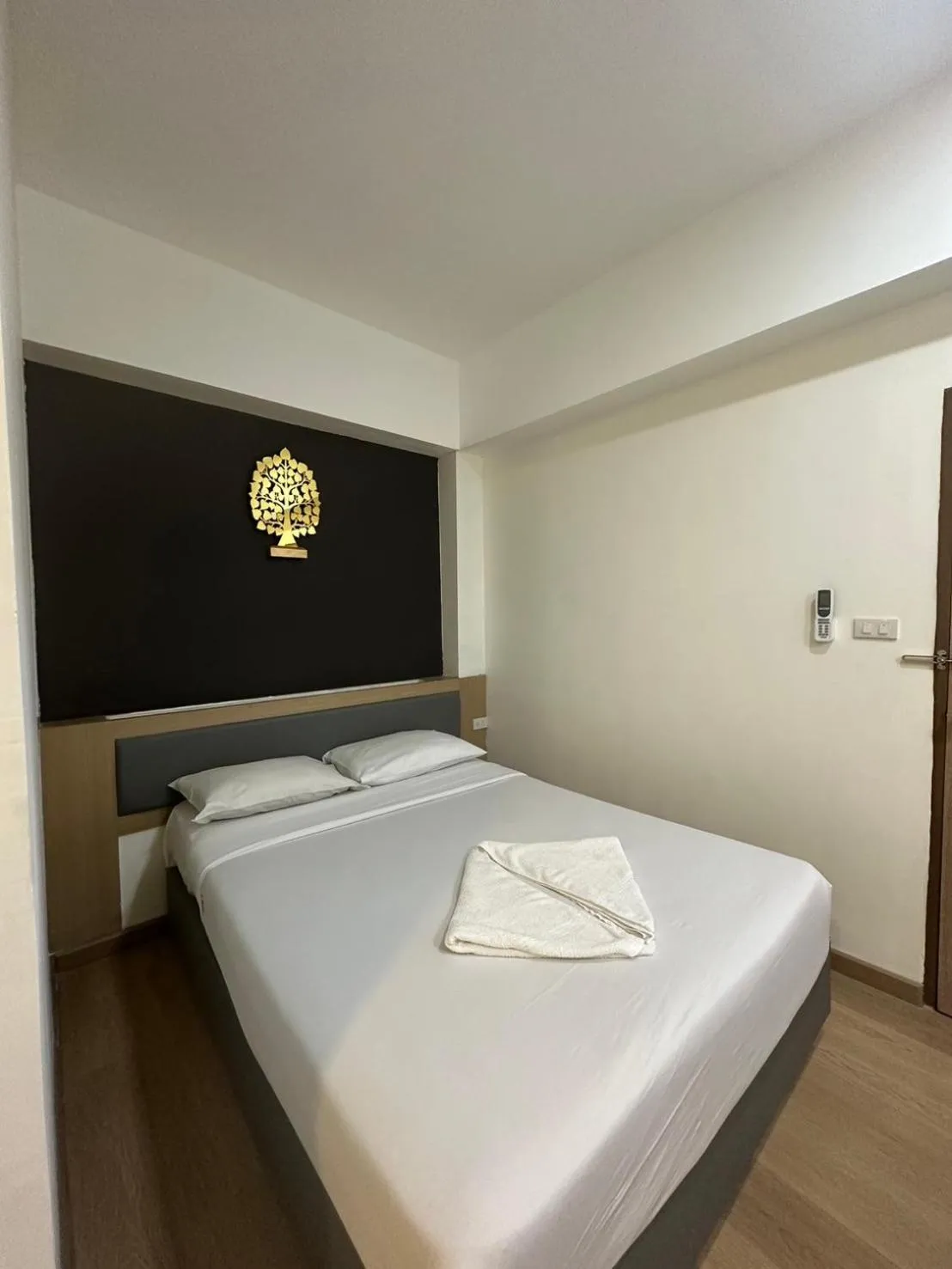 Bed in Royal Garden Home Hotel