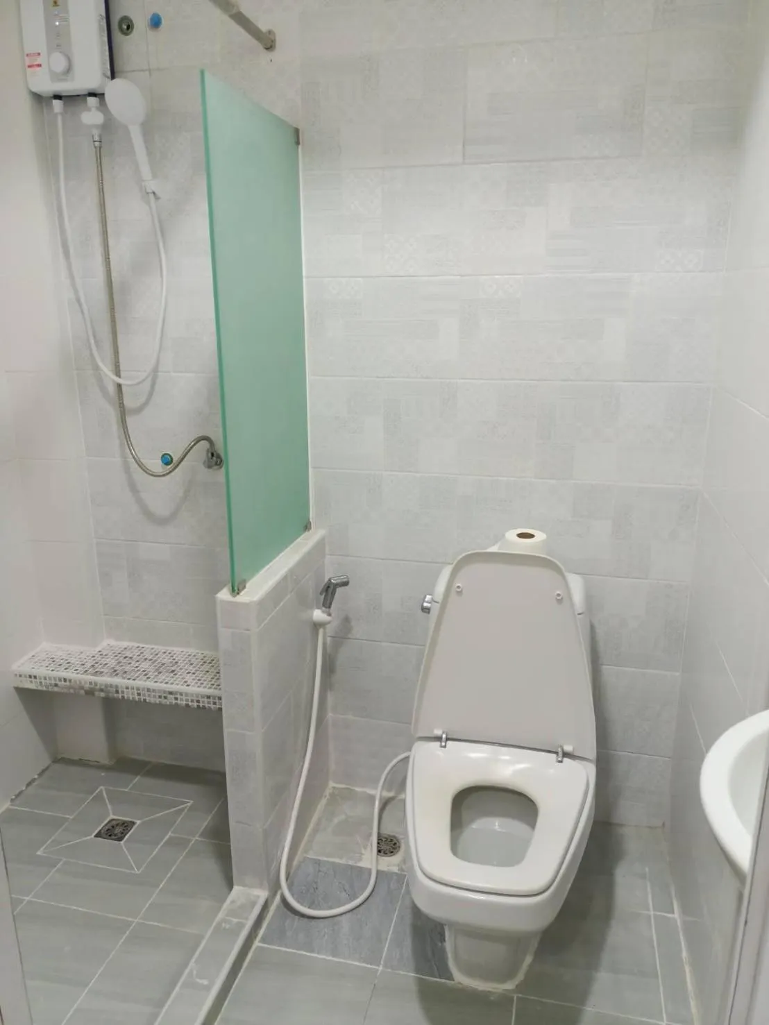 Toilet in Royal Garden Home Hotel