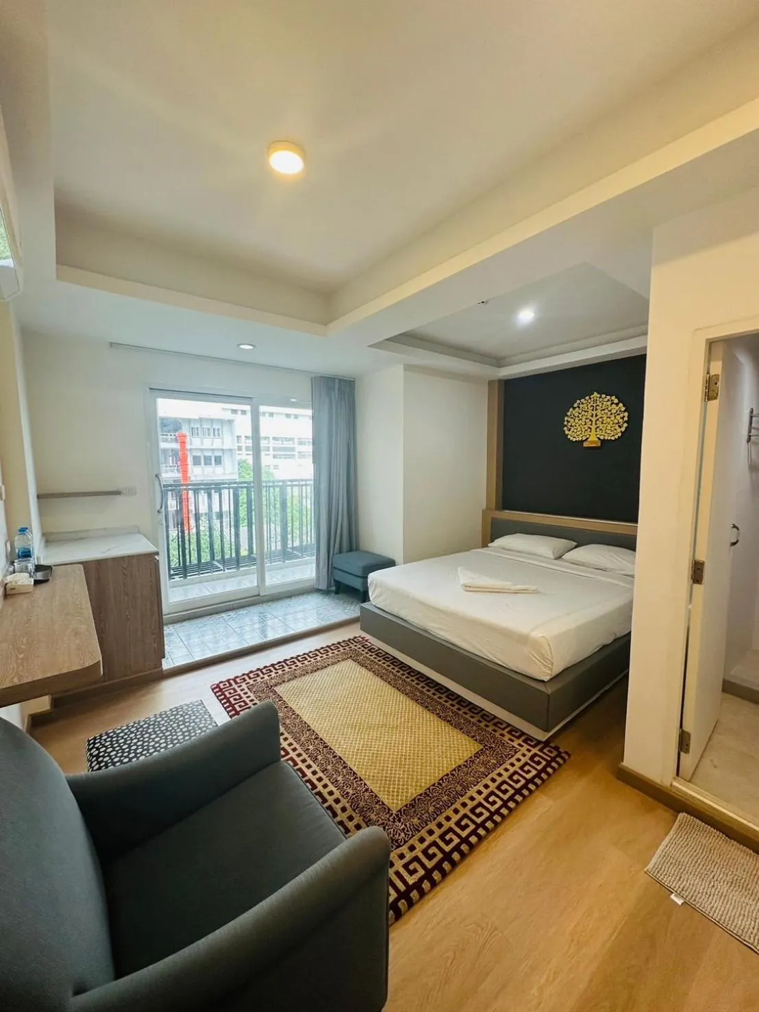 Bedroom, Bed in Royal Garden Home Hotel