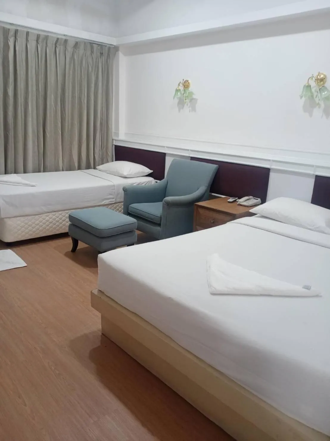 Bed in Royal Garden Home Hotel