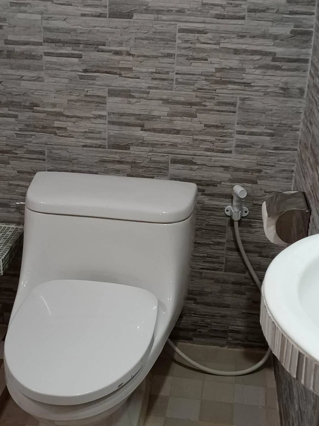 Toilet in Royal Garden Home Hotel